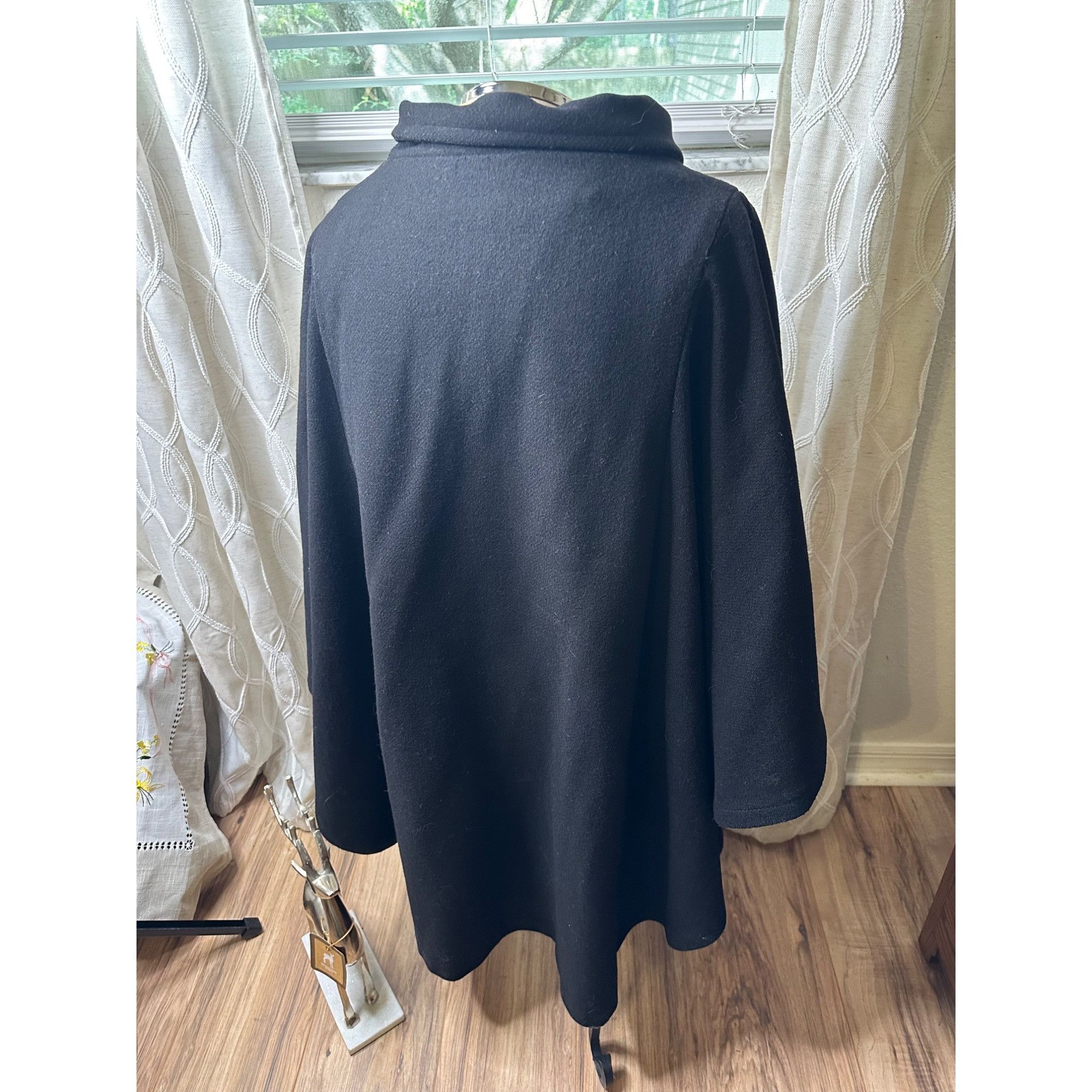 Vintage Vtg Black Wool Blend Cape Coat Button Closure Woman’s XL Ove Size ONE SIZE - 3 Thumbnail