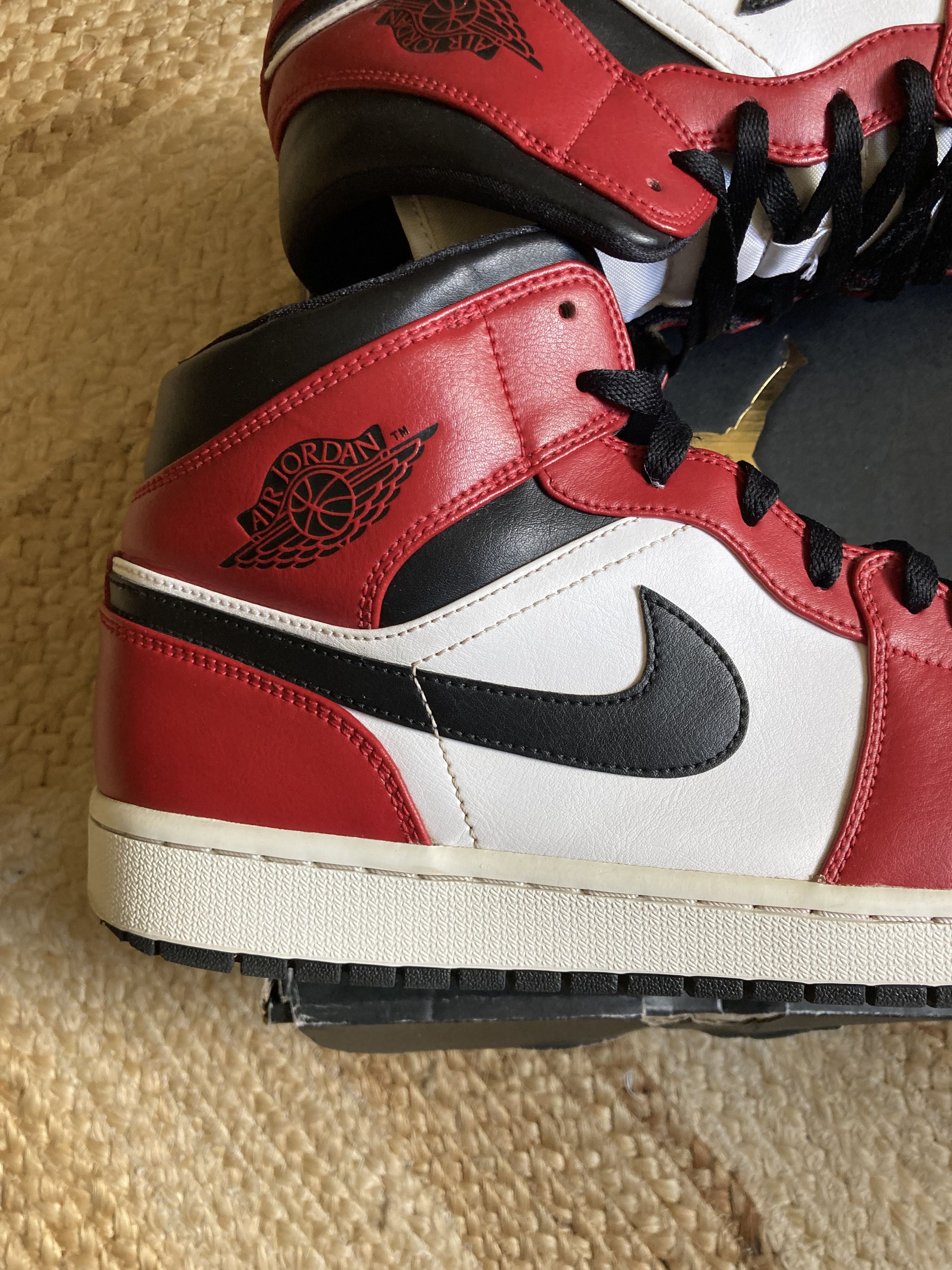 Jordan Brand Air jordan 1 Mid Chicago US 11.5 EU 45.5 Used Mens Size US 11.5 / EU 44-45 - 2 Thumbnail