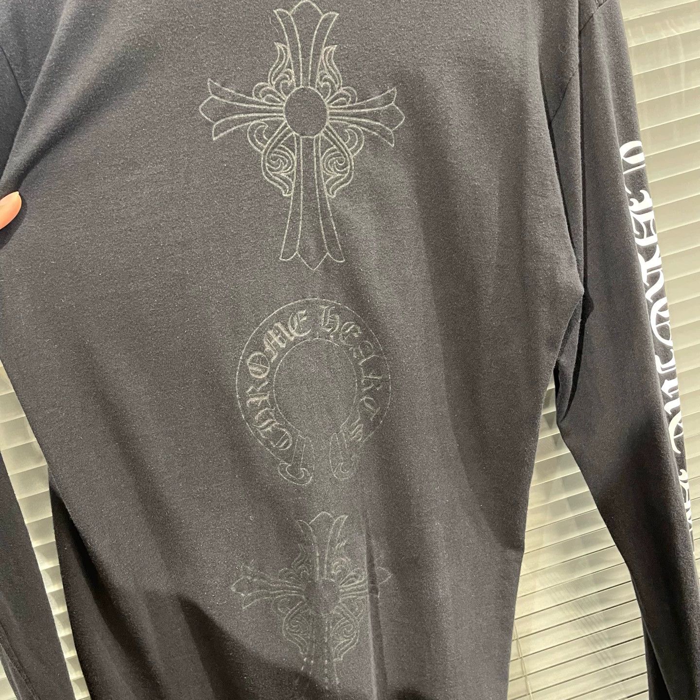 Chrome Hearts Chrome Hearts Black Cross Arm Sanskrit Hidden Back LS M 99N Size US M / EU 48-50 / 2 - 6 Thumbnail