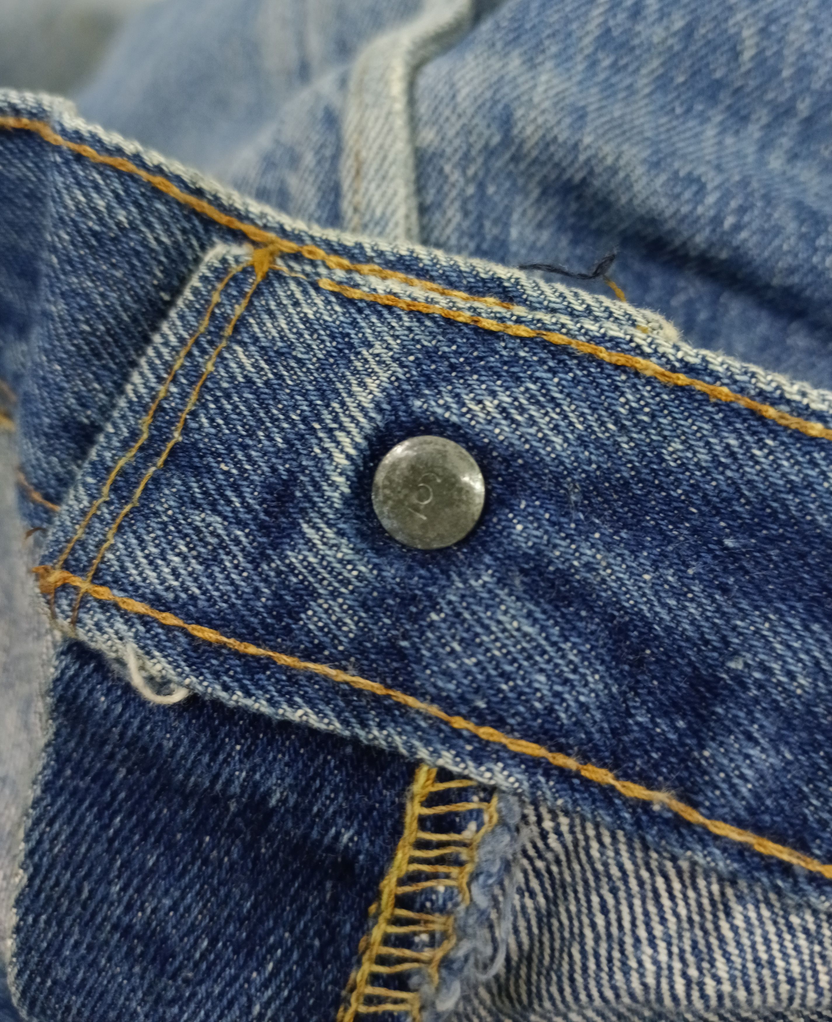 Levi's TRUE VINTAGE COLLECTOR ITEM RARE SIZE 70s 501 SELVEDGE Size US 44 / EU 60 - 14 Thumbnail