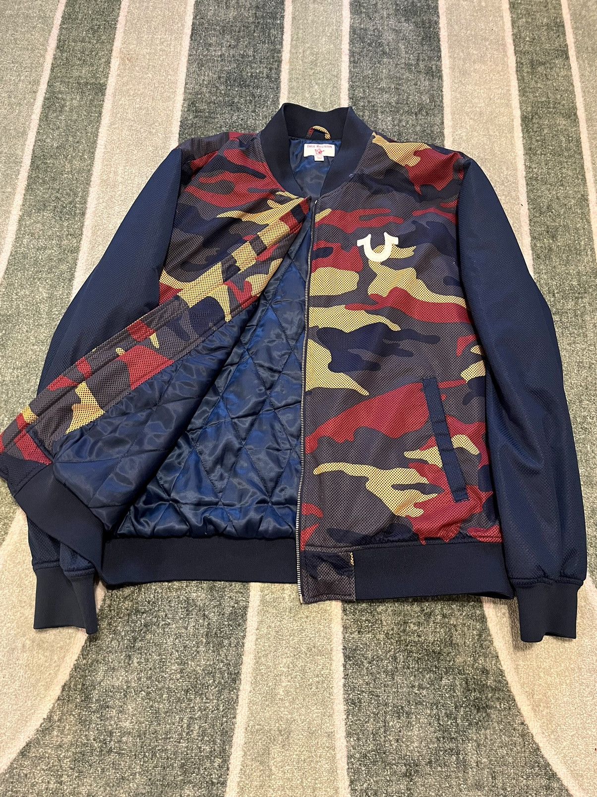 True Religion × Vintage Y2K True Religion Camo Quilted Bomber Jacket Size US XL / EU 56 / 4 - 1 Thumbnail