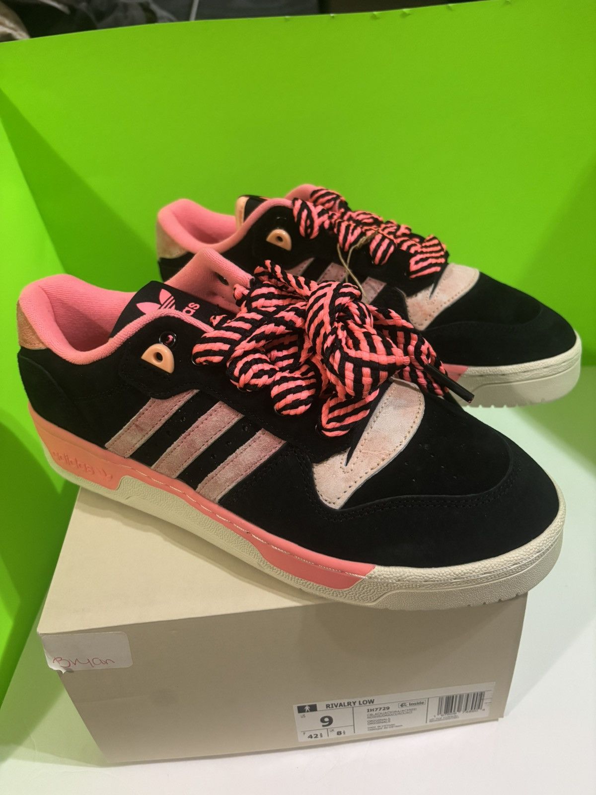 Adidas Adidas rivalry low Size US 9 / EU 42 - 2 Thumbnail