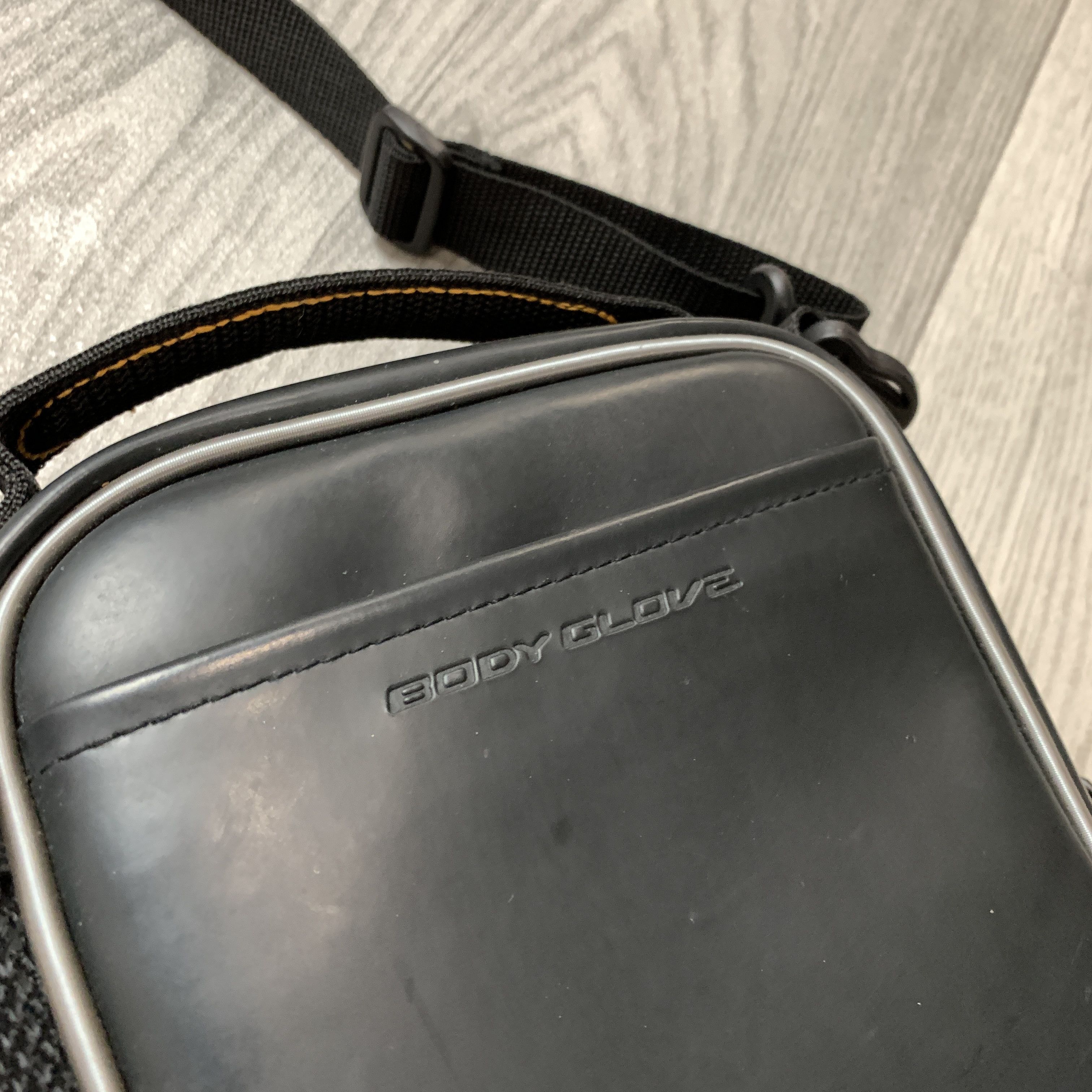 Body Glove Vintage Body Glove 00s Crossbody Gorpcore Shoulder CD Bag Size ONE SIZE - 7 Thumbnail