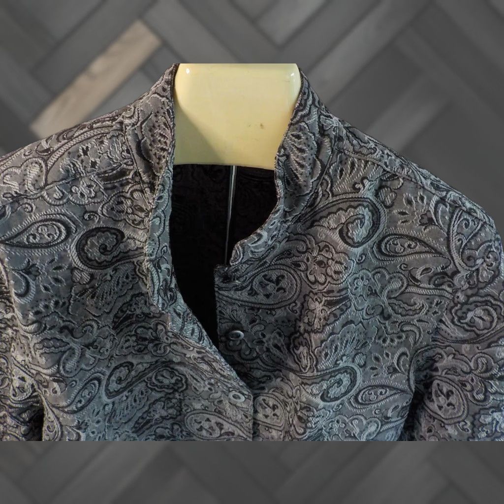 Vintage ADDITIONS BY Chico's Paisley Jacket Button Front Banded Collar Gray/Black Short Jacket Womens SZ 3 Regular 46 Cotton Blend Sleeve Long 25" Chest 46 Size XS / US 0-2 / IT 36-38 - 1 Thumbnail