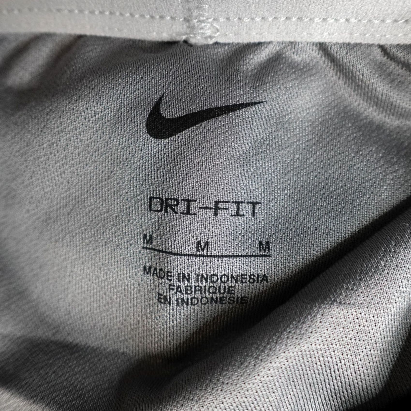 Nike Nike Womens Shorts M Gray Solid Tempo Lux DB4345-056 NEW Size 32" / US 10 / IT 46 - 2 Thumbnail