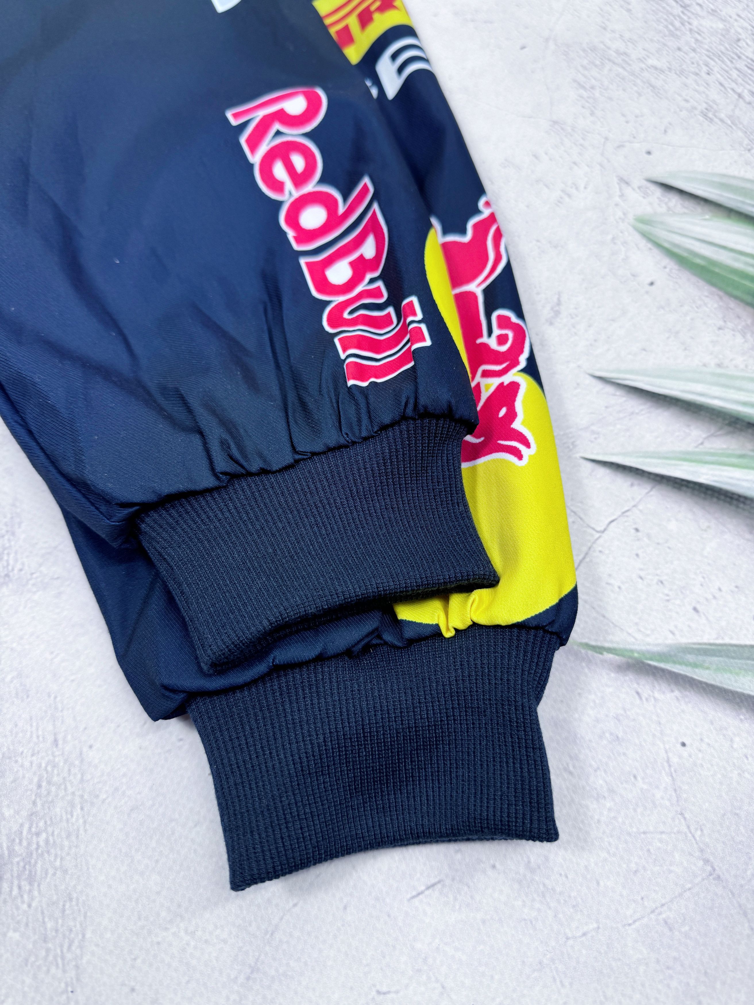 Formula 1 Red Bull F1 Team Light Jacket Racing Infiniti Pirelli Size US M / EU 48-50 / 2 - 14 Thumbnail
