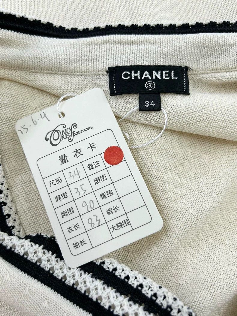 Chanel Chanel White V-neck four-pocket knitted dress Size XXS / US 00 / IT 34 - 4 Thumbnail