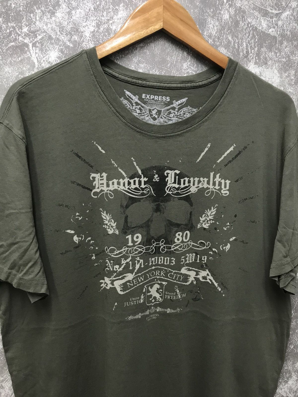 Affliction × Express × Southpole Express Affliction Skull Y2K Graphic Tee Size US XL / EU 56 / 4 - 2 Thumbnail