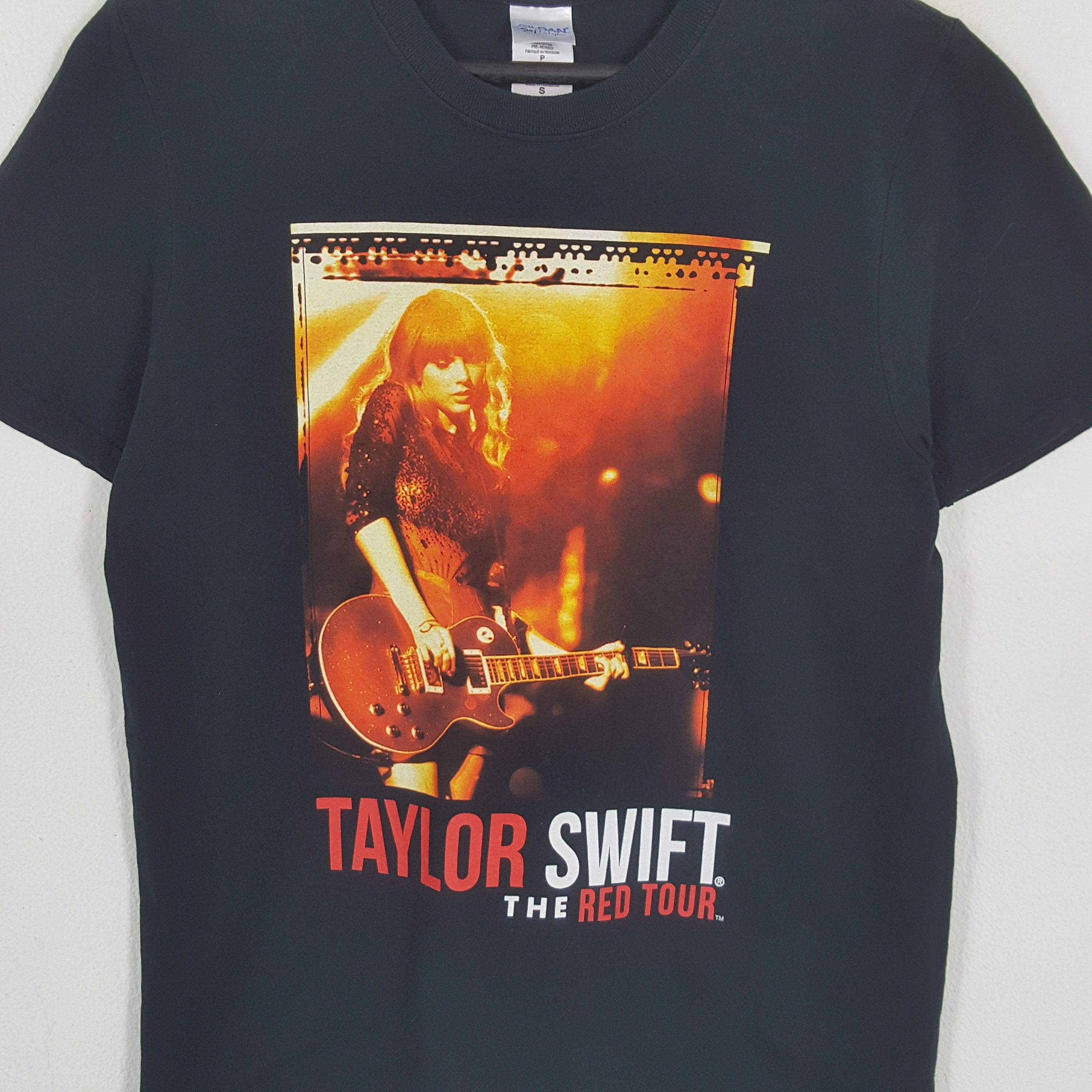 Band Tees × Vintage TAYLOR SWIFT American Singer Music Red Tour Tshirt Size US S / EU 44-46 / 1 - 2 Thumbnail