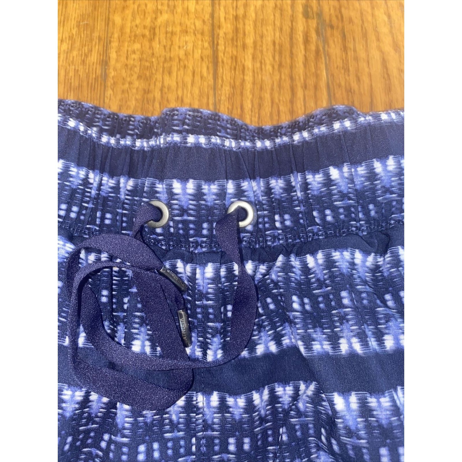 Athleta Athleta Ikat Stripe Sway Shorts 3" Pockets 213026 Medium Size 29" - 4 Thumbnail
