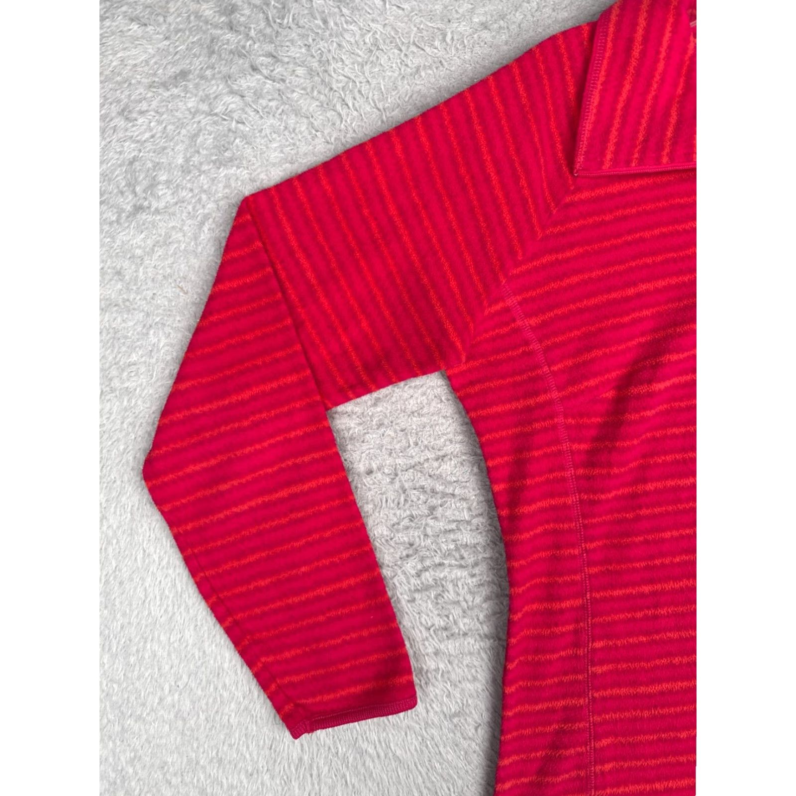 Vintage Columbia Sweater Women Large Red Geometric Fleece 1/4 Zip Mock Neck Pullover Size L / US 10 / IT 46 - 3 Thumbnail