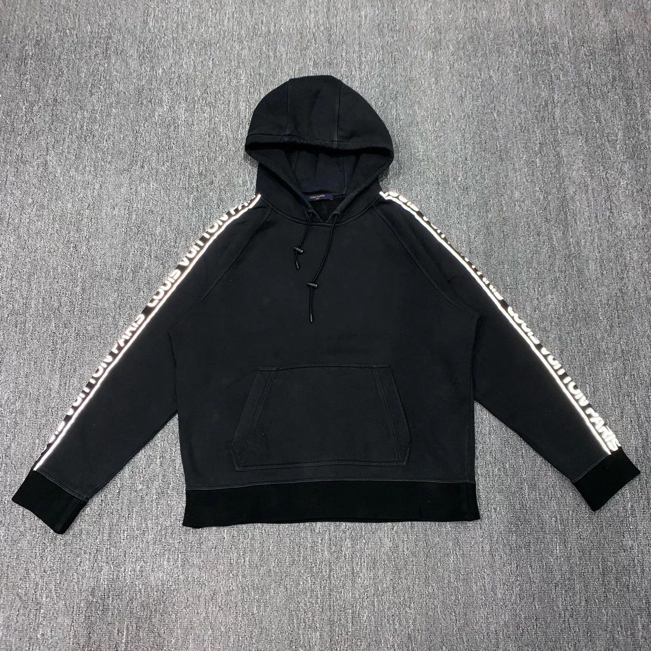 Louis Vuitton Lv Black Side Logo Reflective Hoodie M 95 New Size US M / EU 48-50 / 2 - 6 Thumbnail