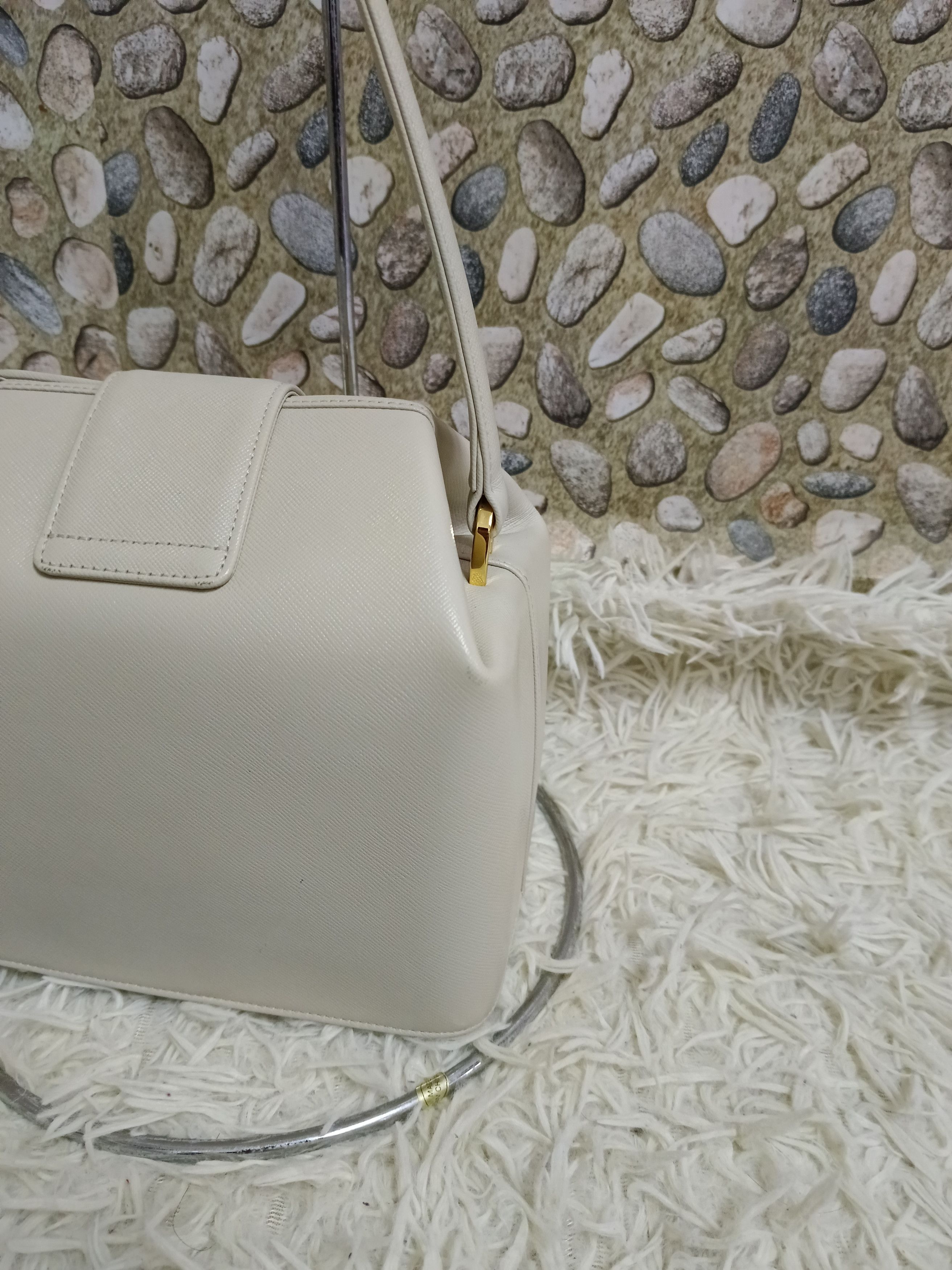 Givenchy GIVENCHY TURNLOCK BUCKLE MILK BOX Size ONE SIZE - 6 Thumbnail