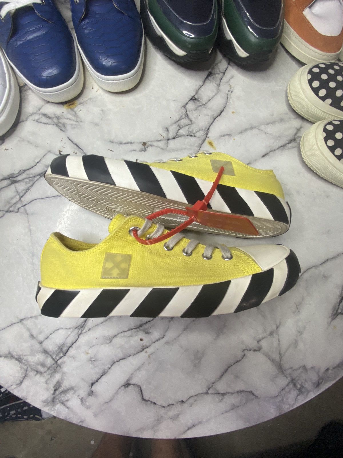 Off-White Off white yellow low top sneaker Size US 10.5 / EU 43-44 - 7 Thumbnail