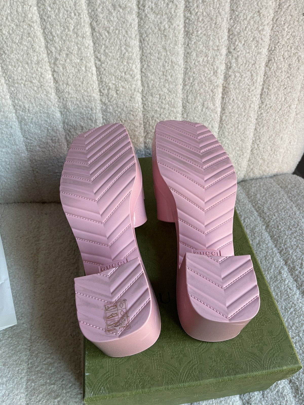 Gucci GUCCI Pink Rubber Slide Heeled Sandals Size 9 Size US 9 / IT 39 - 4 Thumbnail