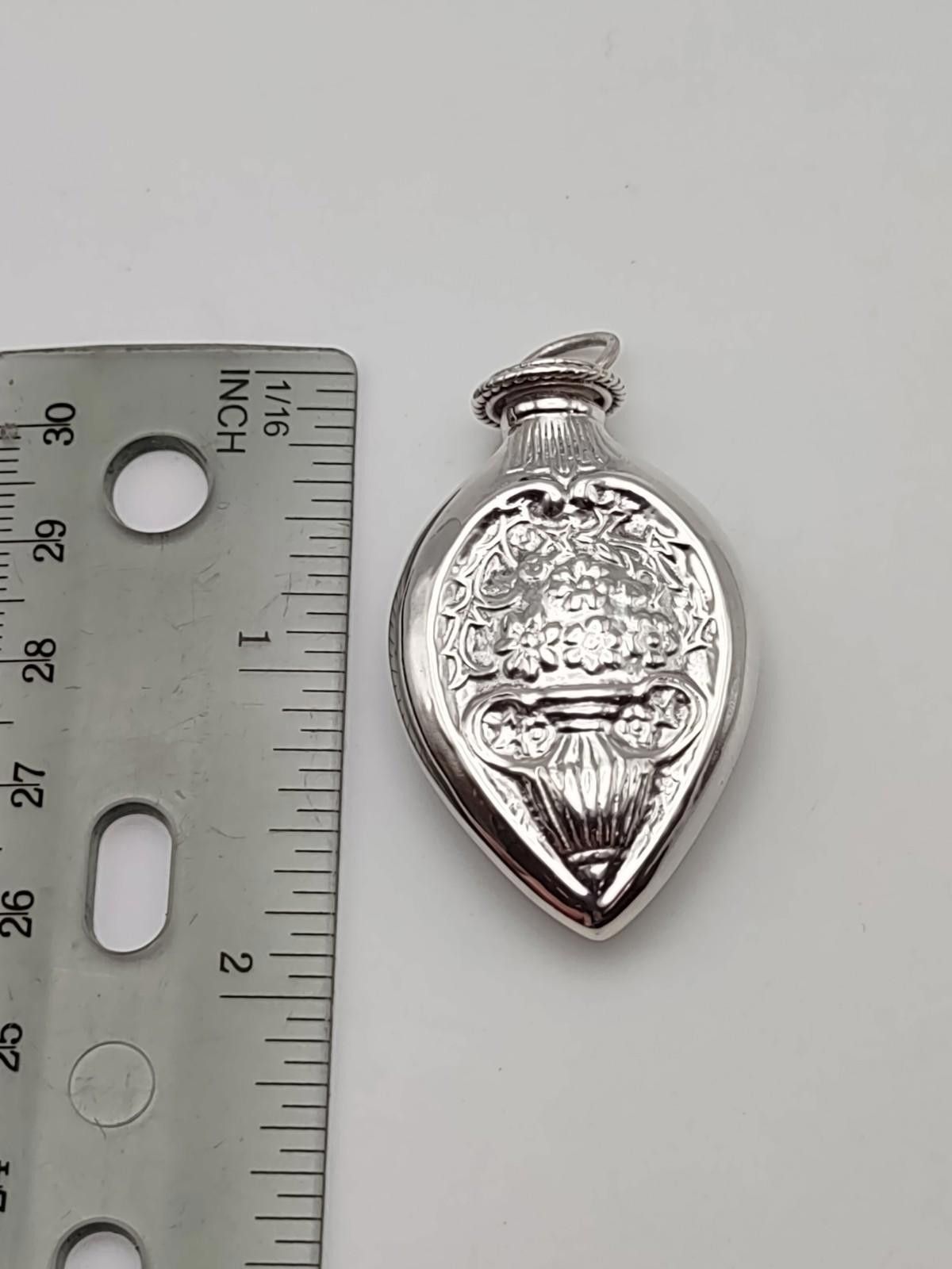 The Unbranded Brand Vintage Thai 925 Sterling Memorial Keepsake Pendant Size ONE SIZE - 4 Thumbnail
