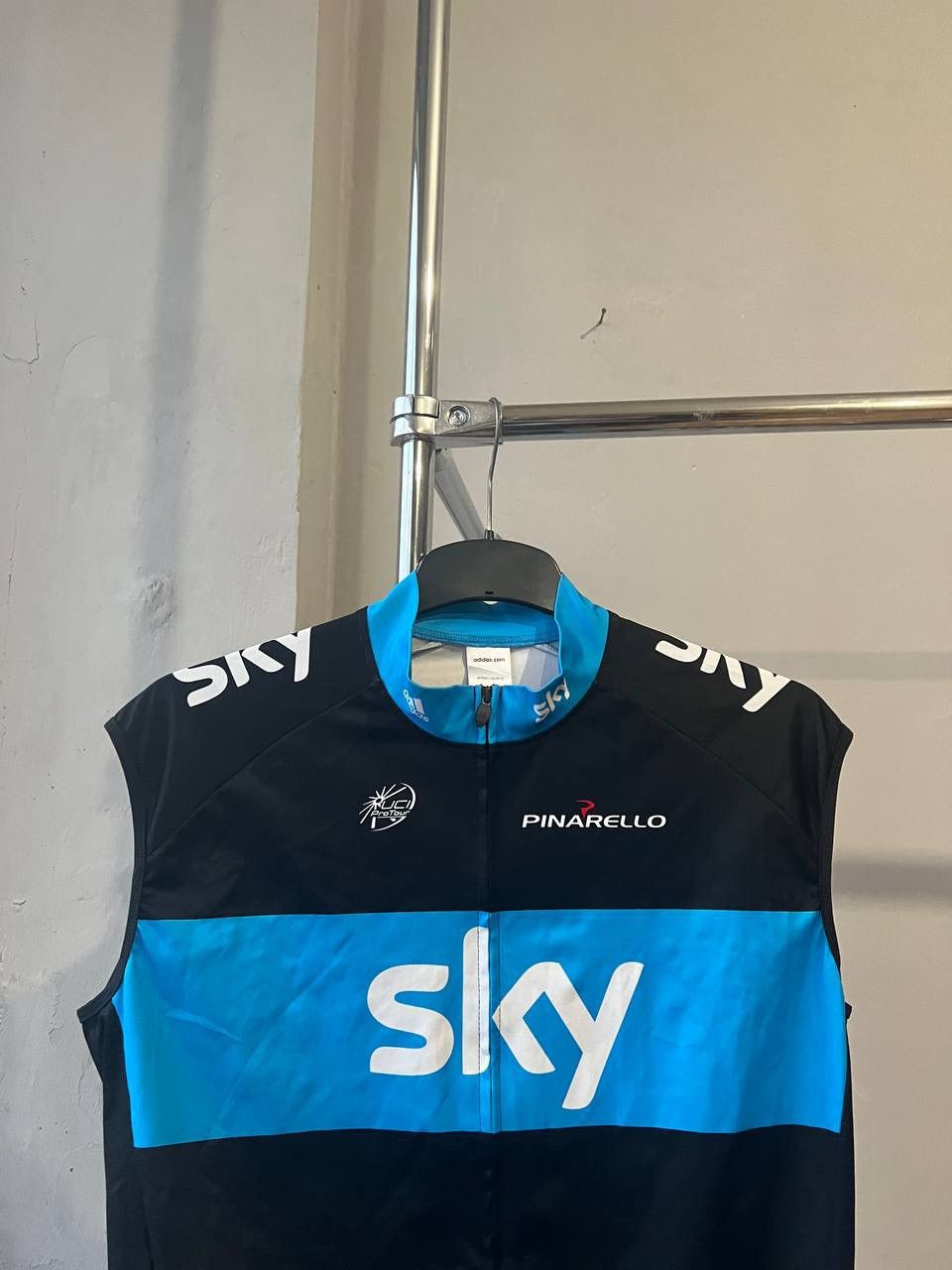 Adidas 2010 ADIDAS PINARELLO SKY CYCLING SLEEVELESS UCI PRO JERSEY Size US XL / EU 56 / 4 - 3 Thumbnail