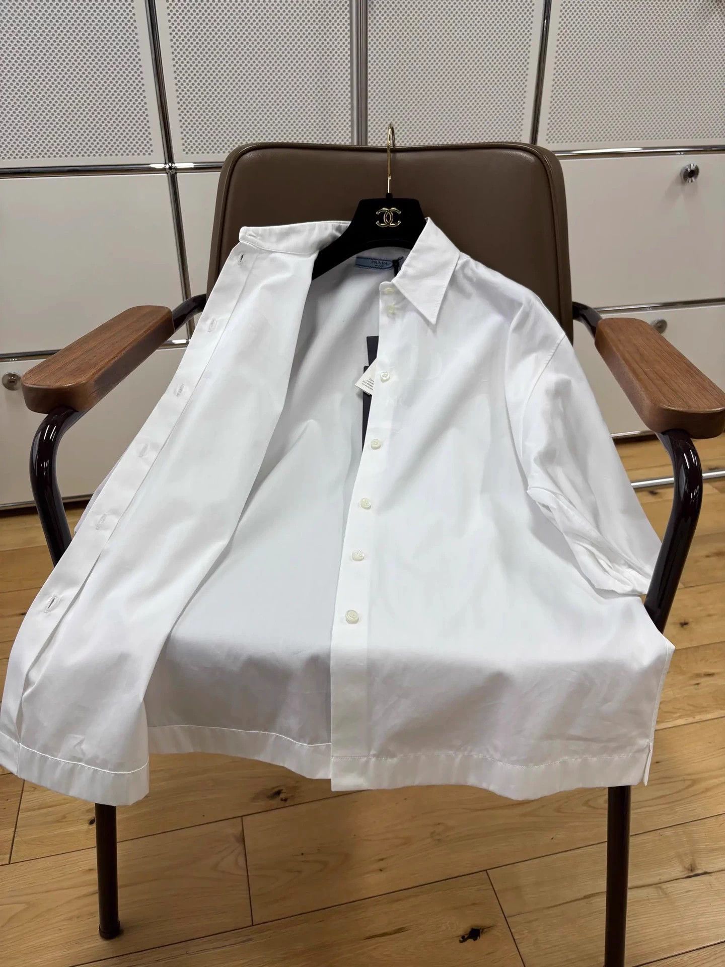 Prada Prada White Embossed Logo Short-Sleeve Oversized Shirt IT36 Size XS / US 0-2 / IT 36-38 - 4 Thumbnail