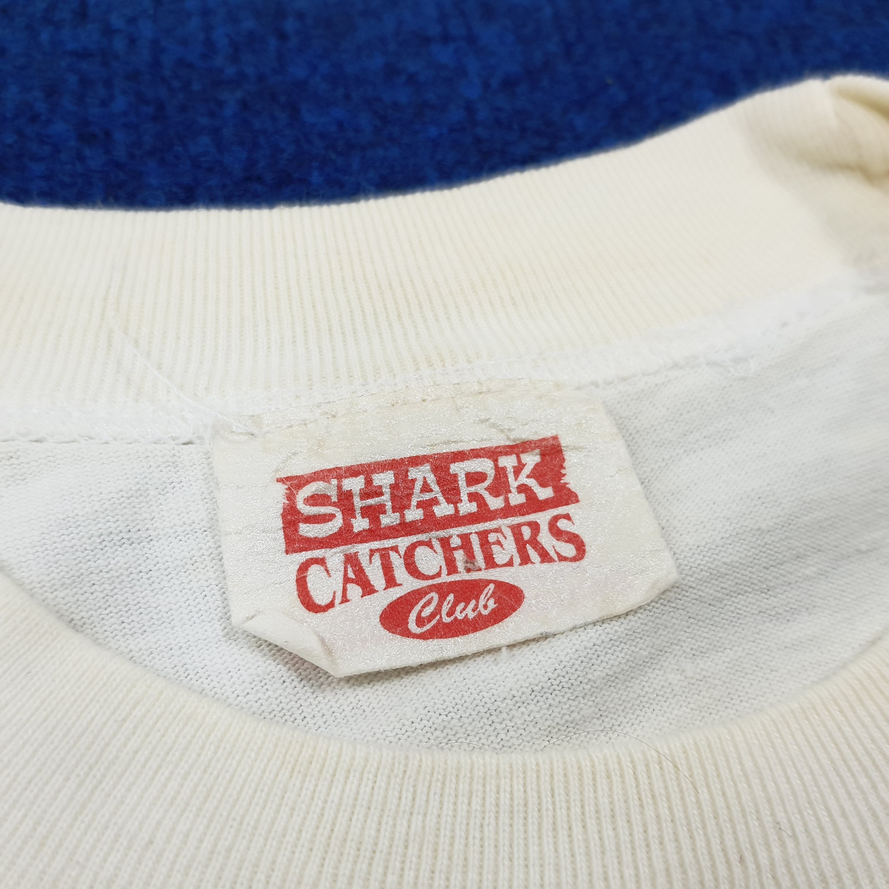 Vintage Vintage Shark Attack Shark Catchers Club Costume Tshirt Size US L / EU 52-54 / 3 - 4 Thumbnail