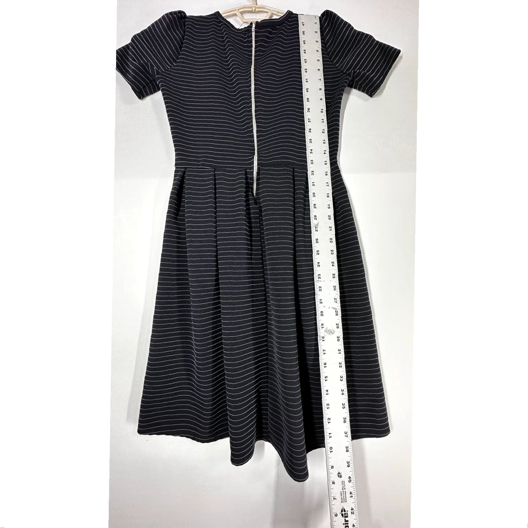 Vintage **LULAROE MIDSIDE BLACK WHITE STRIPED ZIP FIT FLARE L** User: **LULAROE MIDISIDE BLACK WHITE STRIPED SIZE L ZIP FIT FLARE** Size 36" / US 14 / IT 50 - 3 Thumbnail