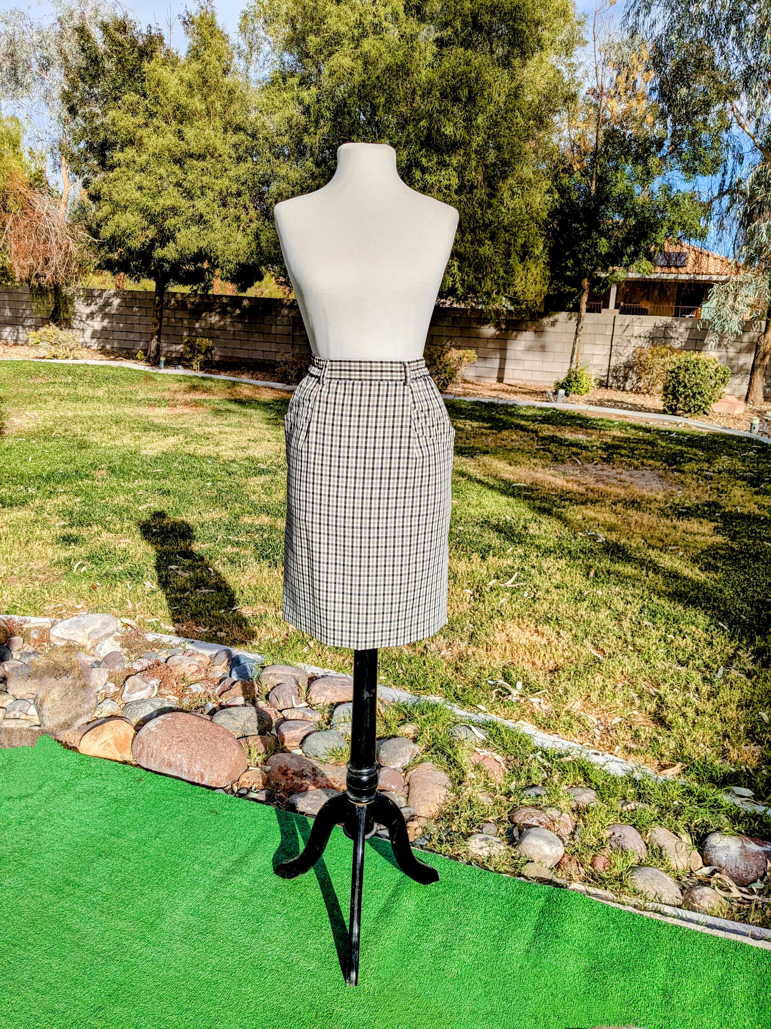 Vintage Sudo Vintage Japanese Ivory Plaid Petite Pockets Midi Skirt Size 25" / US 0 / IT 36 - 1 Thumbnail