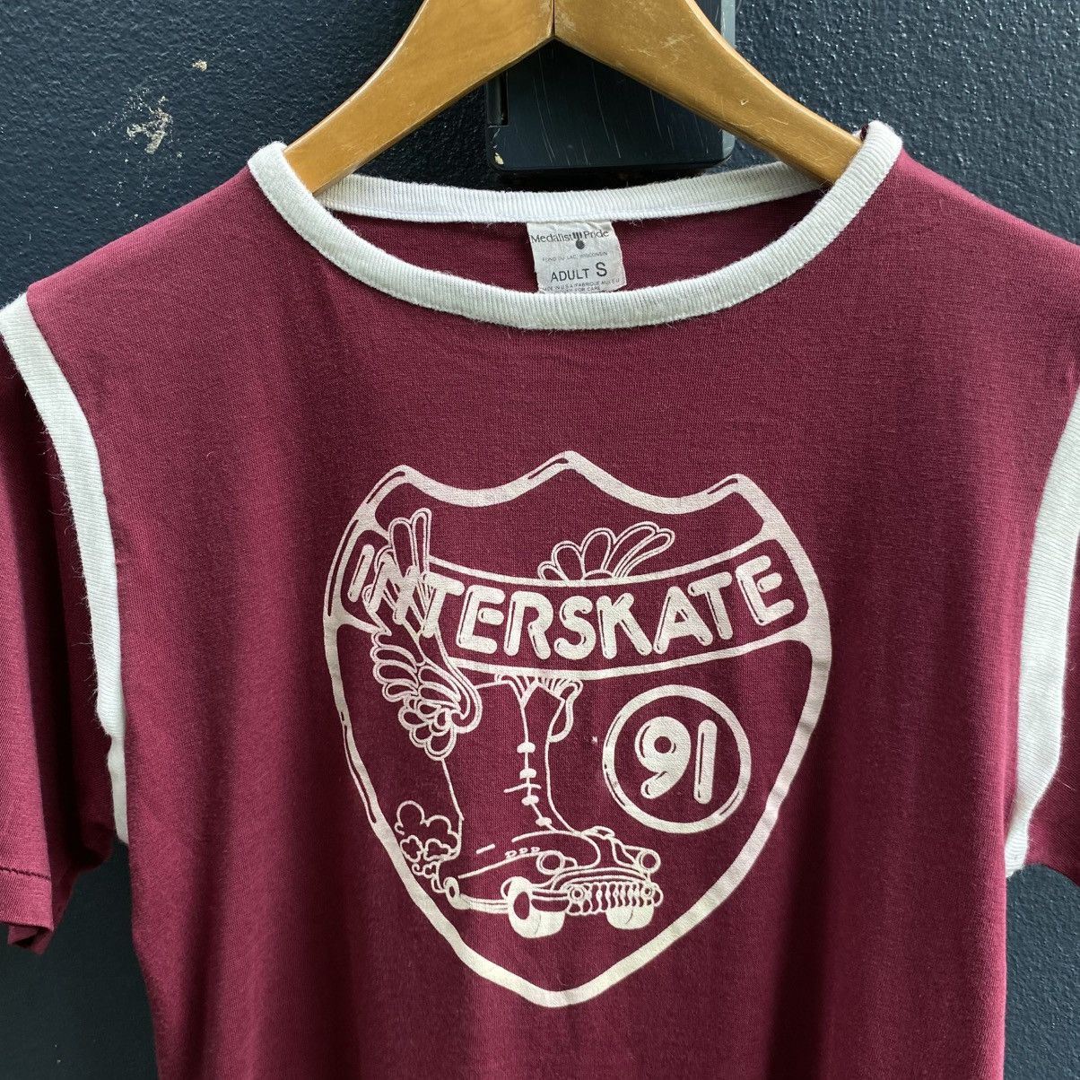 Vintage Medalisty Pride SULA Burgundy Interskate Graphic T-Shirt Size S / US 4 / IT 40 - 16 Thumbnail