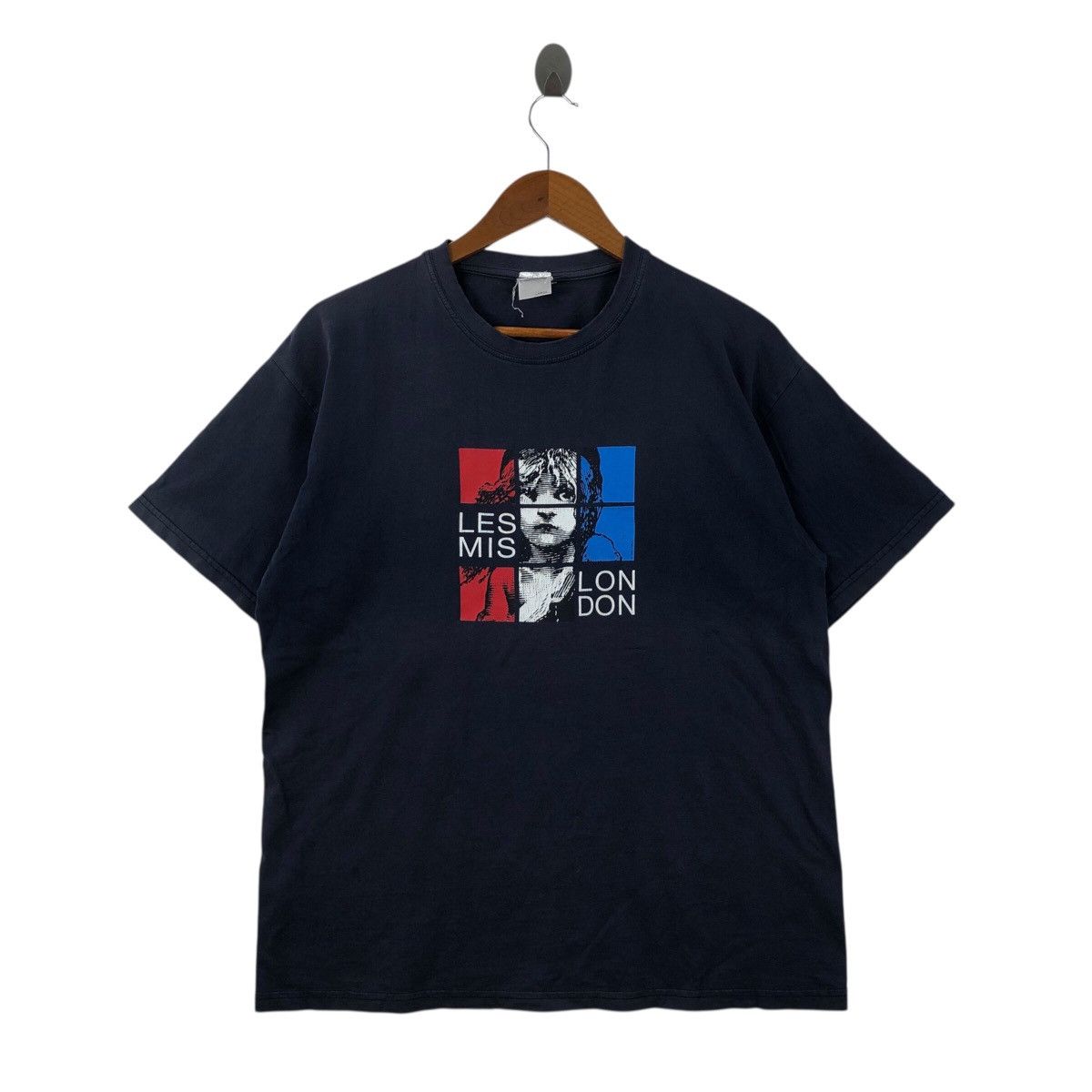 Vintage VTG Les Miserables London Crew Neck T-Shirt Tee Navy Blue Size US L / EU 52-54 / 3 - 1 Thumbnail