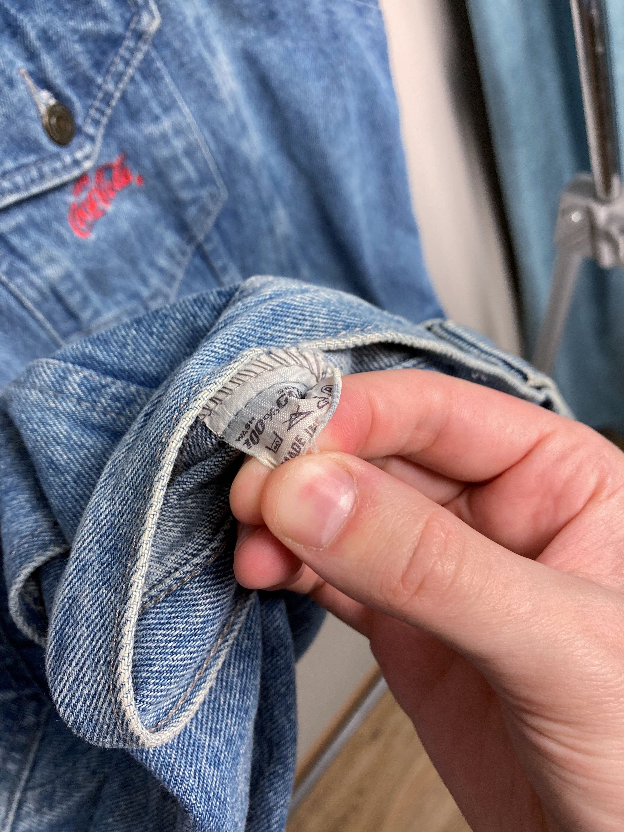 Coca Cola GRAIL Coca Cola 90s Big Leather Logo On Back Denim Jacket Size US XL / EU 56 / 4 - 15 Thumbnail