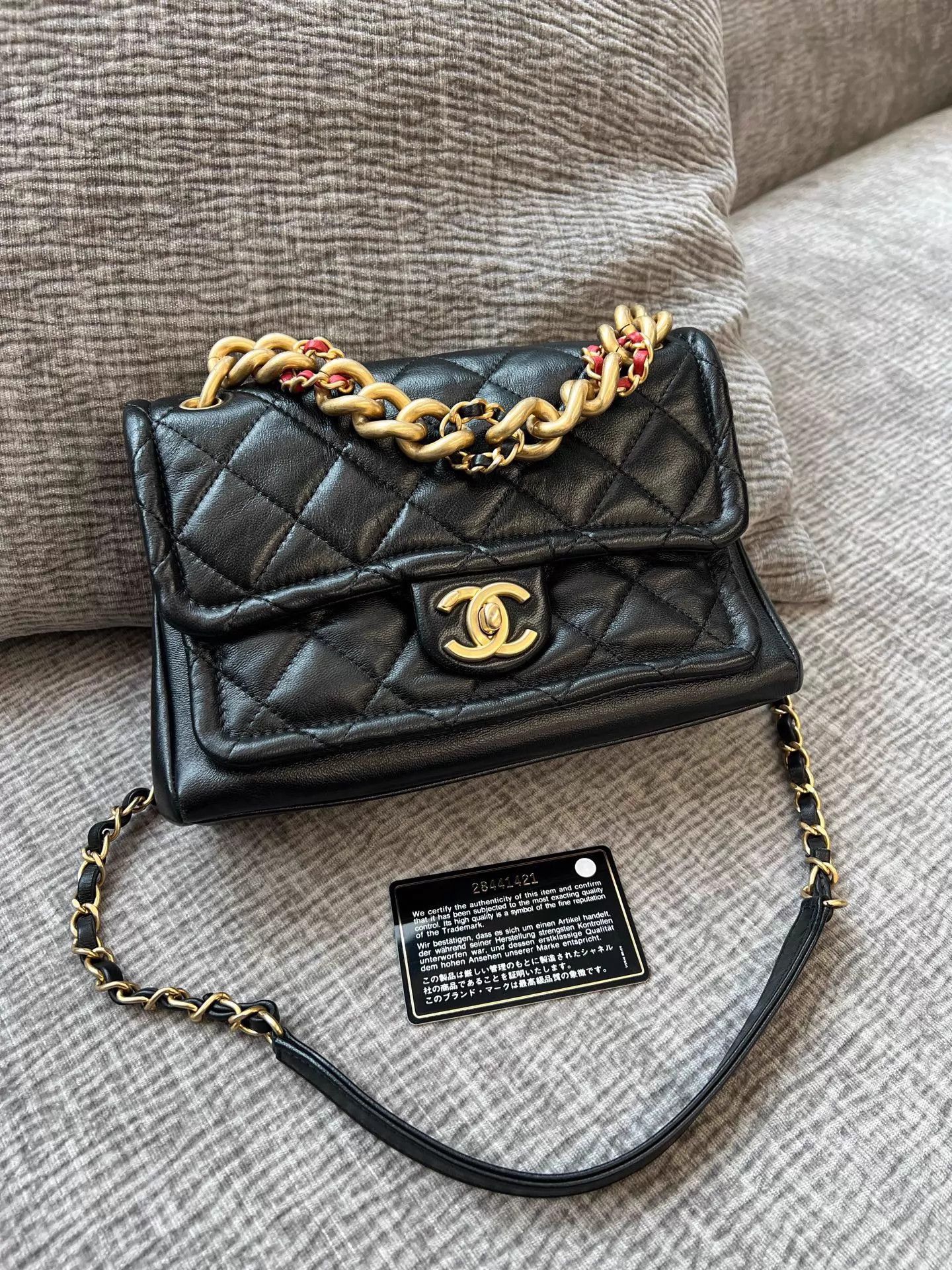 Chanel Chanel Gold Tank Chain Crossbody Bag MINT 28cm Size ONE SIZE - 2 Thumbnail