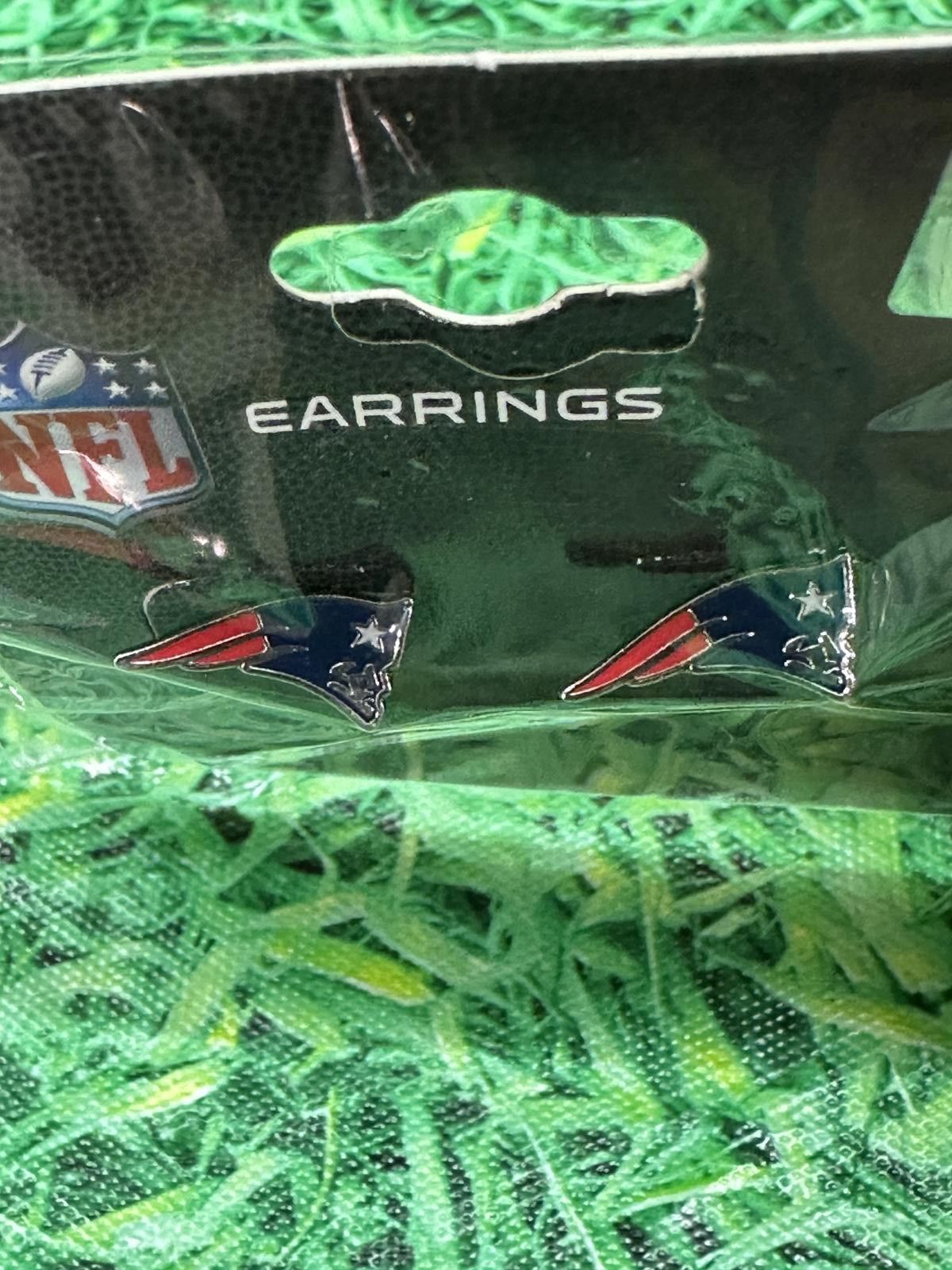 NFL New England Patriots Stud Earrings NFL NEW Size ONE SIZE - 1 Thumbnail