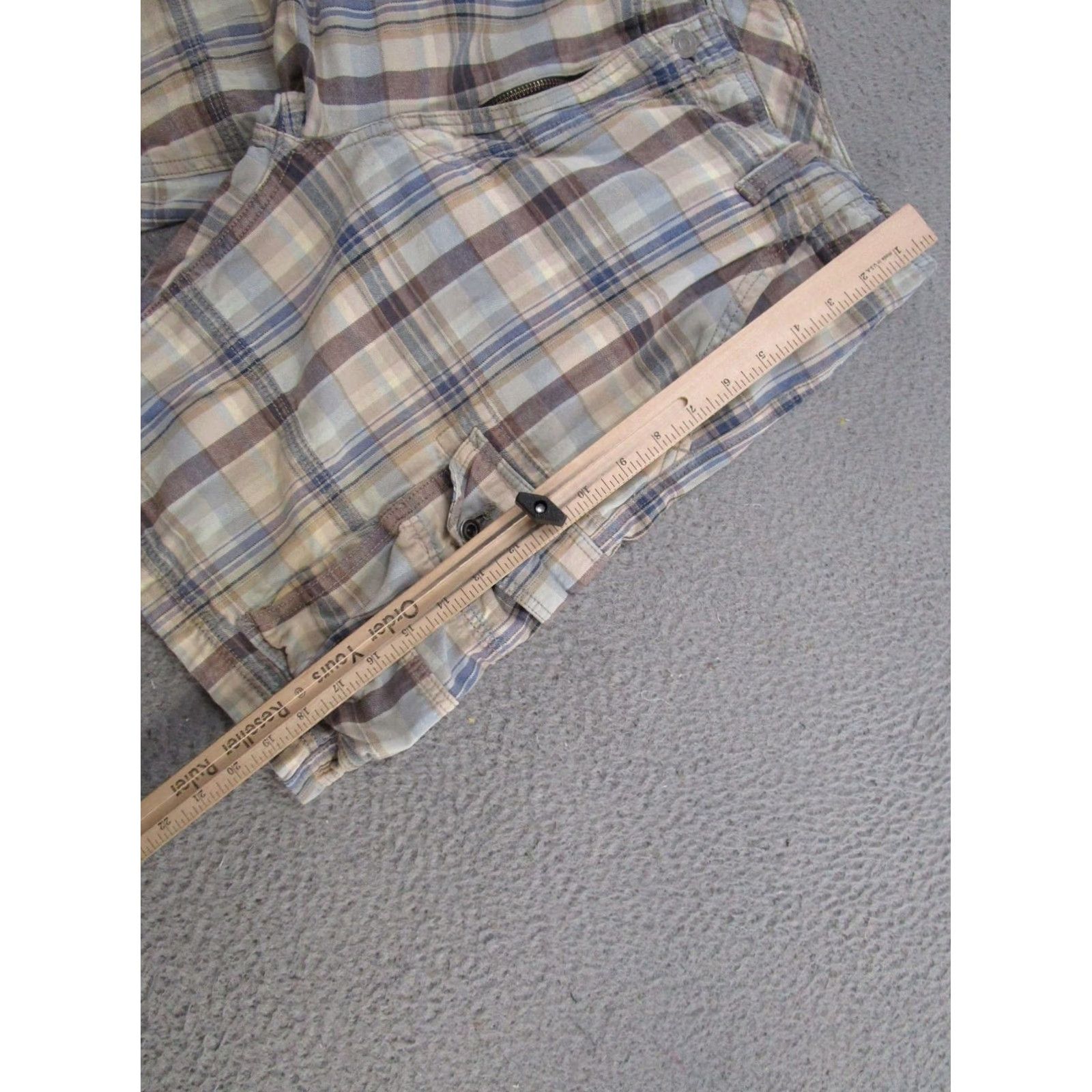 Levi's VINTAGE Levi's Cargo Shorts Mens Size 36 Plaid White Tab Baggy Skater Size US 36 / EU 52 - 4 Thumbnail