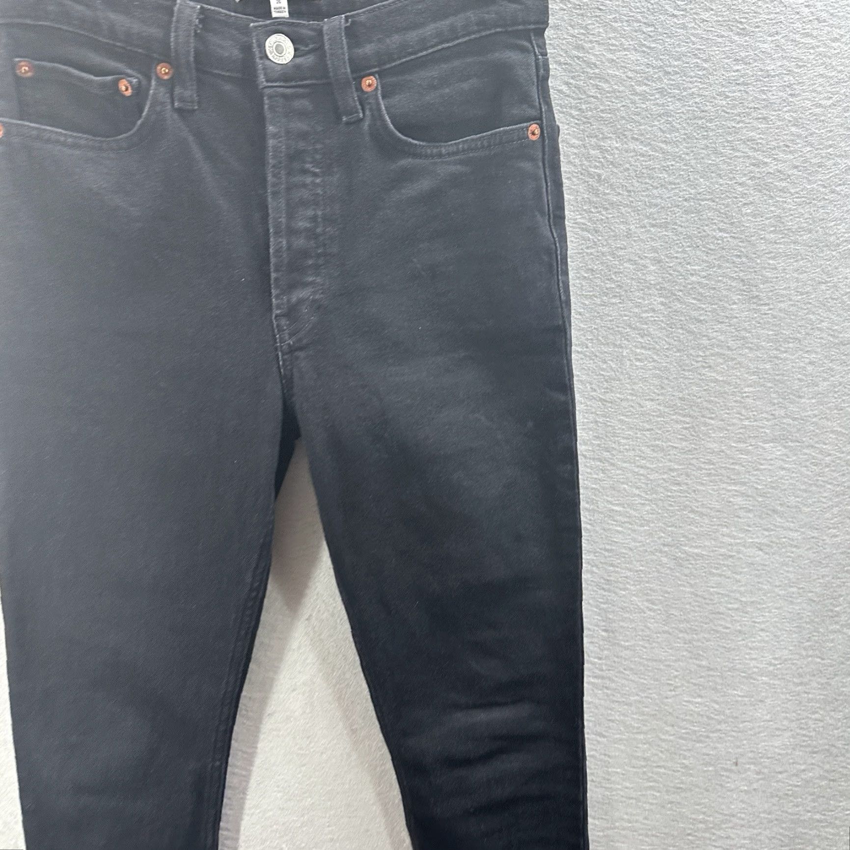 RE/DONE RE/DONE Jeans Womens 26 90s High Rise Ankle Crop Stone Wash Raw Hem Button Fly Black Denim Slim Adult Women 90s City Grunge Designer Style Size 26" / US 2 / IT 38 - 4 Thumbnail