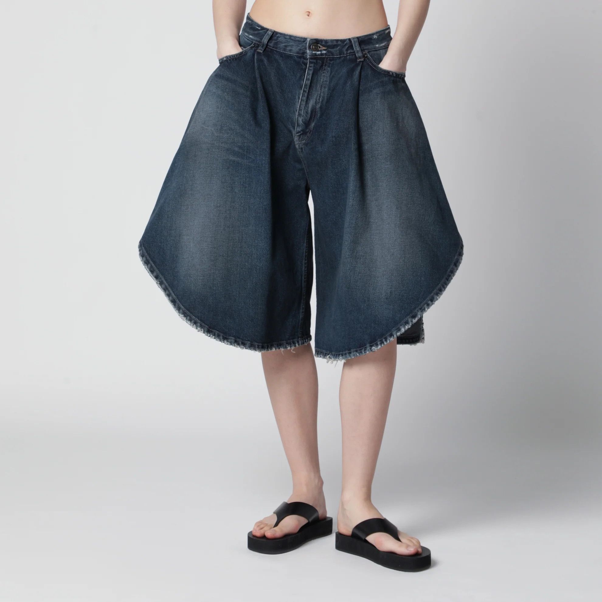 Balenciaga o1d2blof0426 Denim Bermuda Shorts in Dark Blue Size 26" / US 2 / IT 38 - 1 Thumbnail