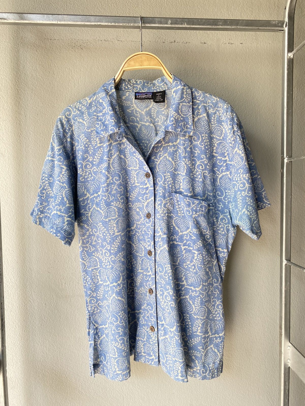 Patagonia Patagonian ORGANIC Blue Leaf Print Short-Sleeve Shirt Size ONE SIZE - 8 Thumbnail