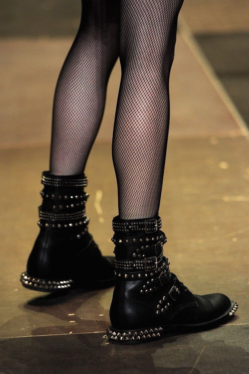 Saint Laurent Paris SAINT LAURENT PARIS FW13 Moto Studded Ankle Boots IT 39 Size US 9 / IT 39 - 4 Thumbnail