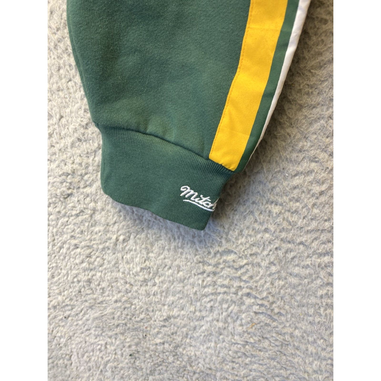 Mitchell & Ness VINTAGE Mitchell & Ness Green Bay Packers Sweatshirt NFL Football Adults XL Green Pullover Men Size US XL / EU 56 / 4 - 4 Thumbnail
