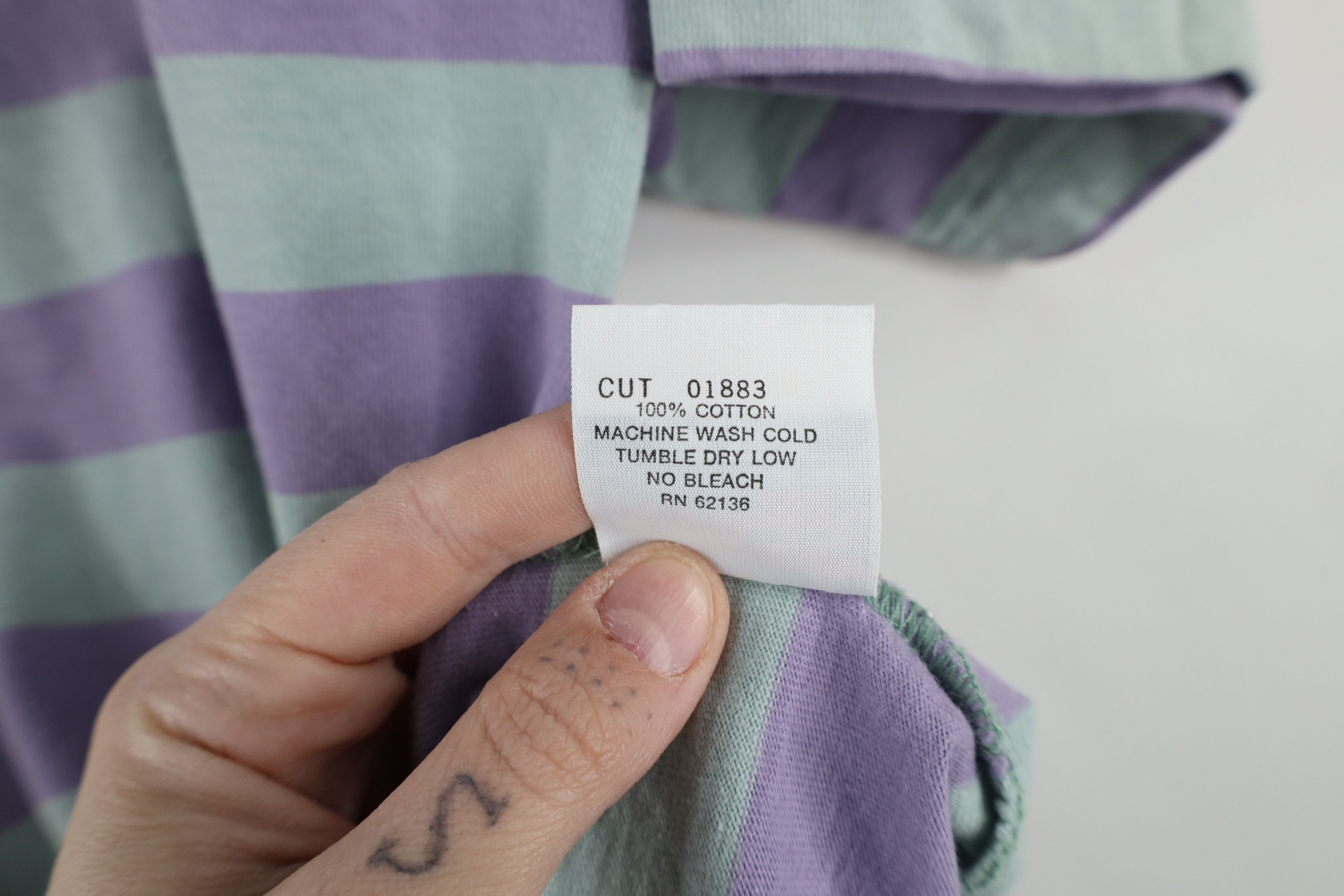 Guess × Vintage Vintage 90s Guess Jeans USA T-Shirt Pastel Purple Mint USA Size US M / EU 48-50 / 2 - 11 Thumbnail