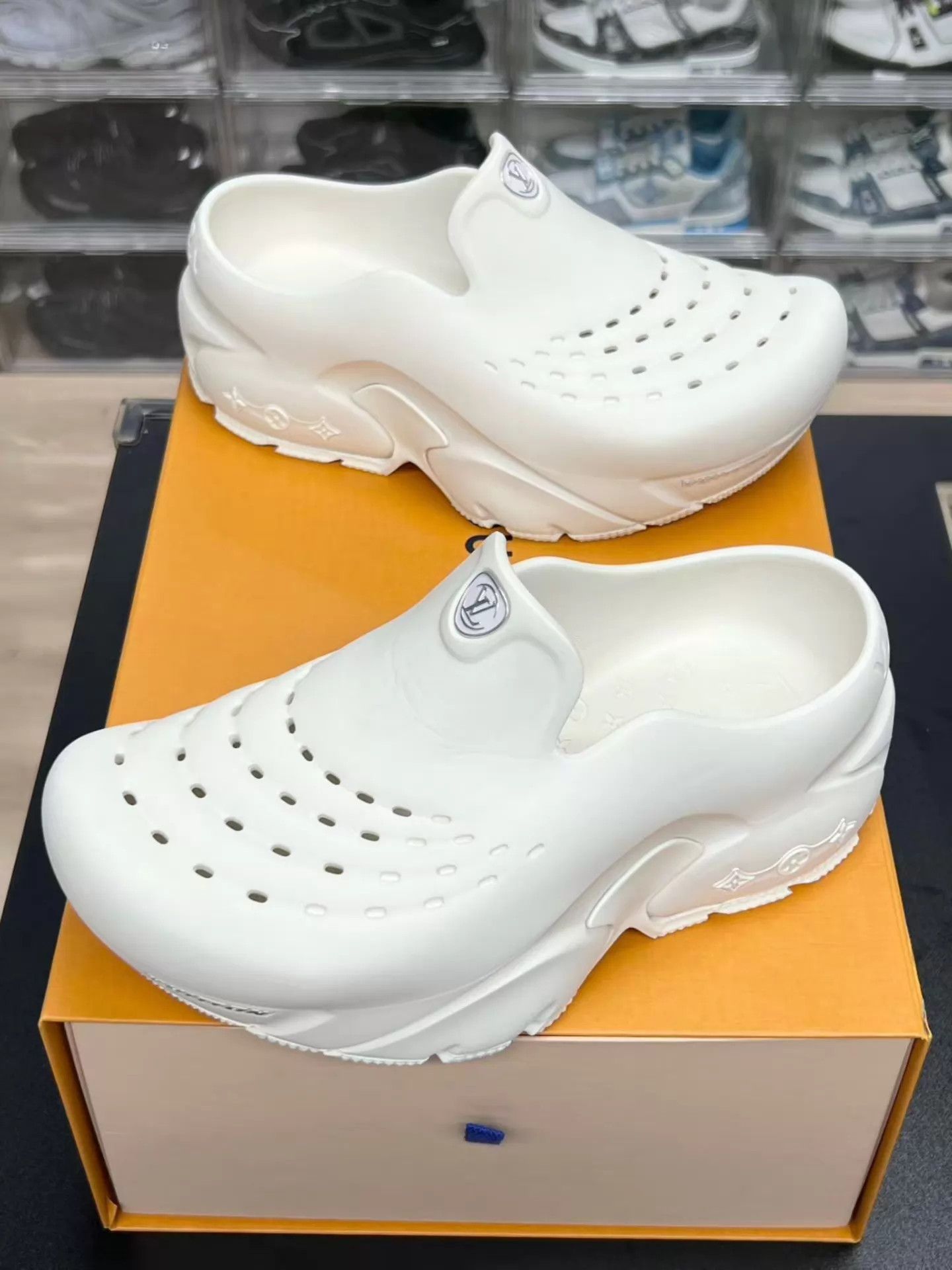 Louis Vuitton LV Shark Slippers White 41 Thick Sole Elevated Size US 8 / EU 41 - 1 Thumbnail
