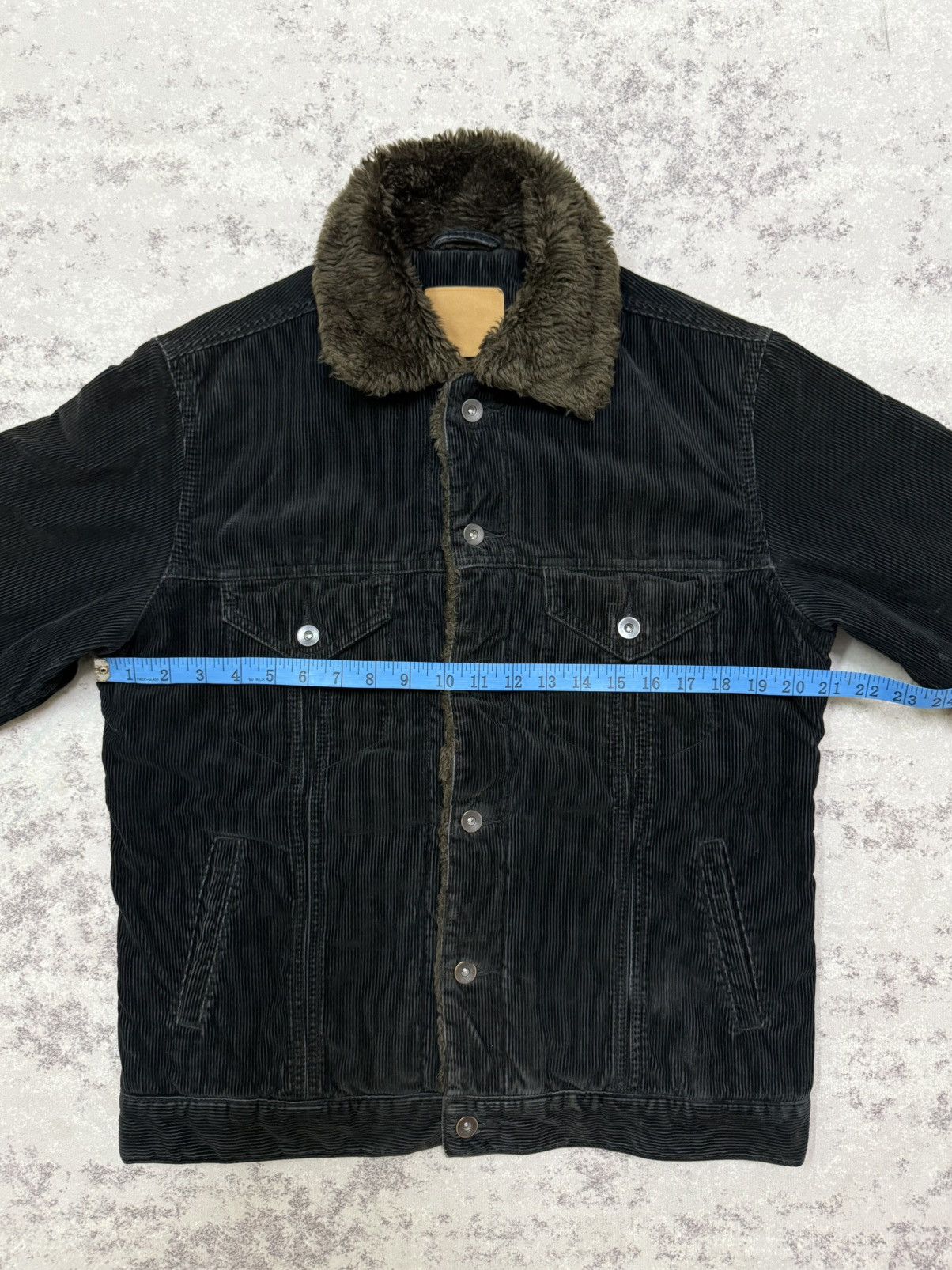UNIQLO FAUX FUR DONUT BUTTON CUDROY JACKET