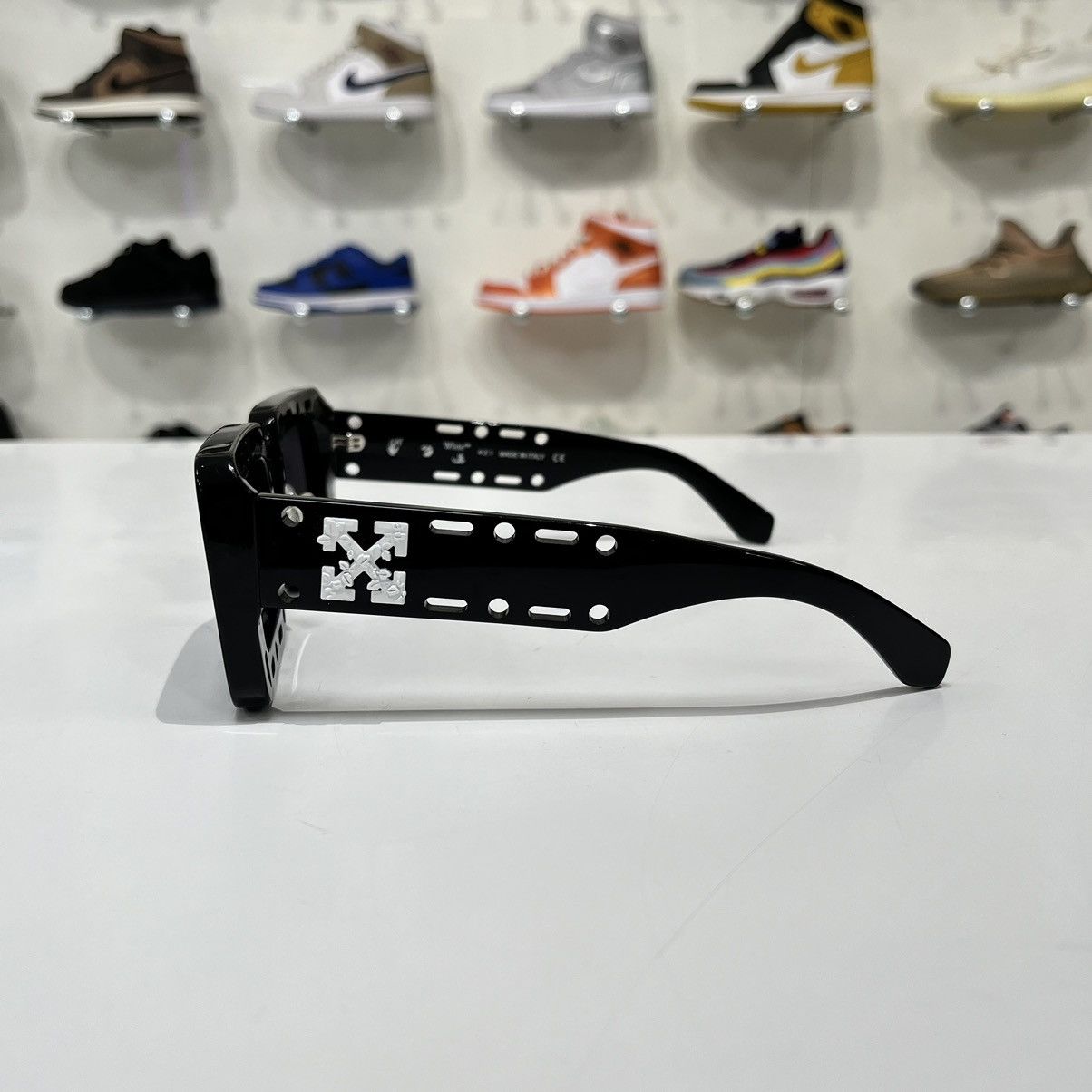 Off-White Off-White Atlantic Cut-Out Detail Square Frame Sunglasses Size ONE SIZE - 3 Thumbnail