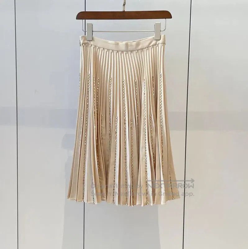 Burberry Burberry Pleated Midi Skirt in Blush Pink. Size 23" - 2 Thumbnail