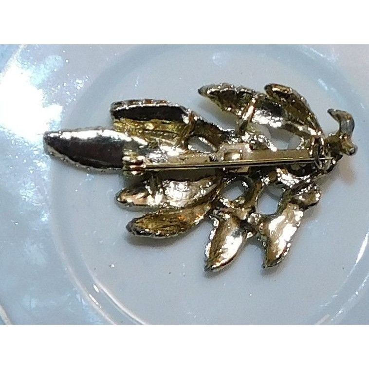 Other Vintage Gold Tone Floral Leaf Brooch With Faux Pearl Accents Size ONE SIZE - 3 Thumbnail