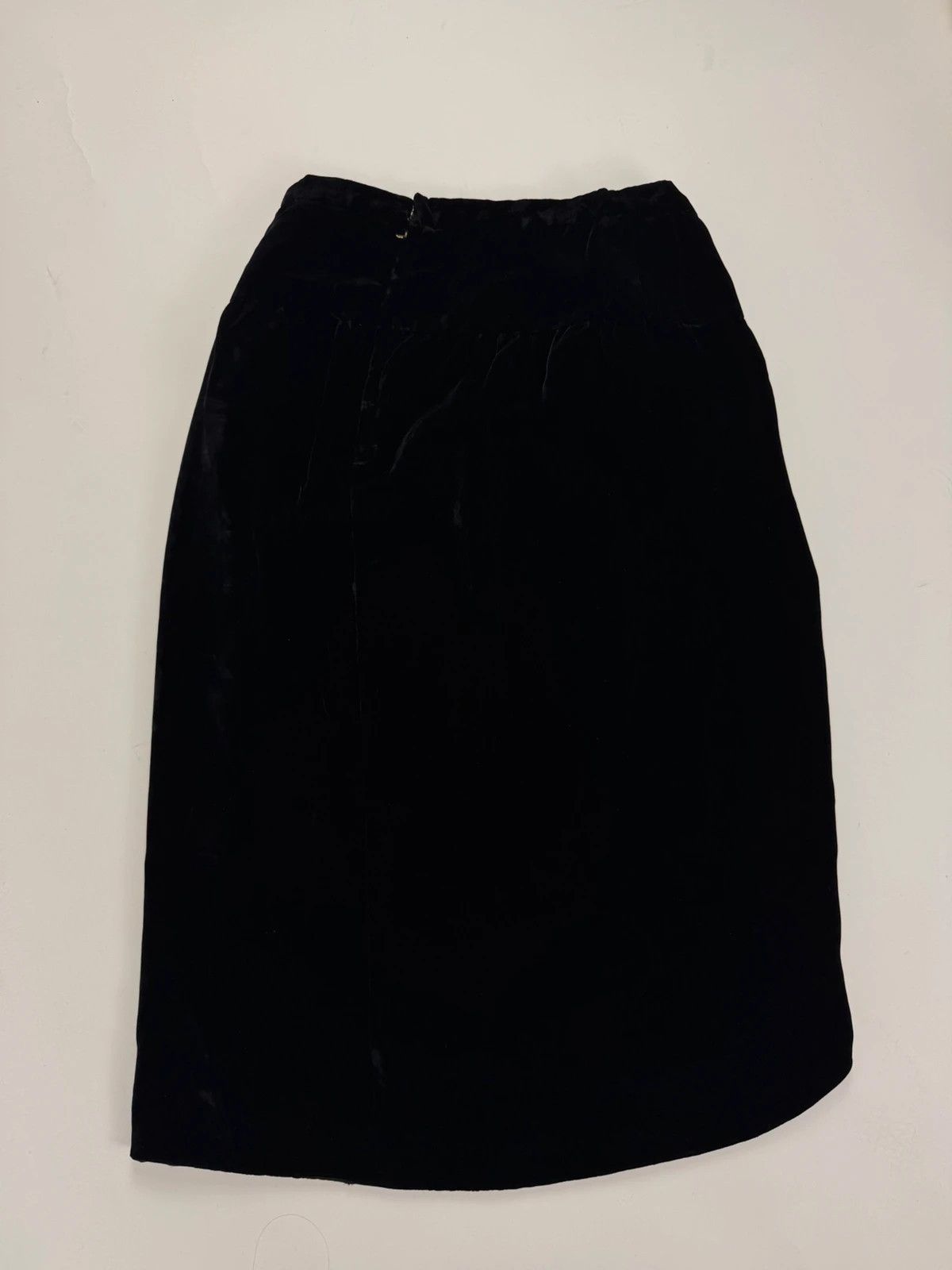 Valentino Midi skirt valentino black soutinqe velvet black elegant Size 28" / US 6 / IT 42 - 5 Thumbnail