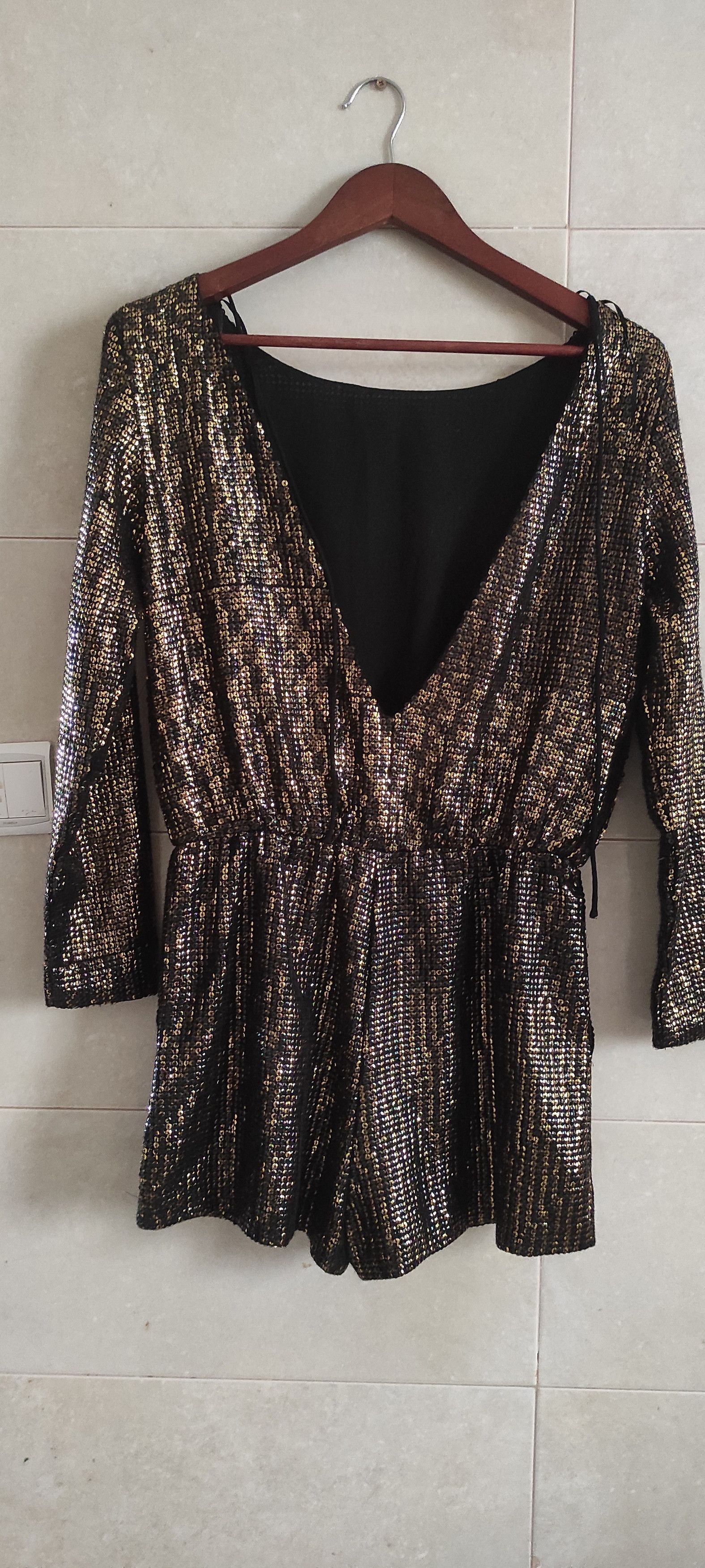 Zara ZARA Jumpsuit Gold Sequin Black Metallic Long Sleeve Romper Size 26" / US 2 / IT 38 - 13 Thumbnail