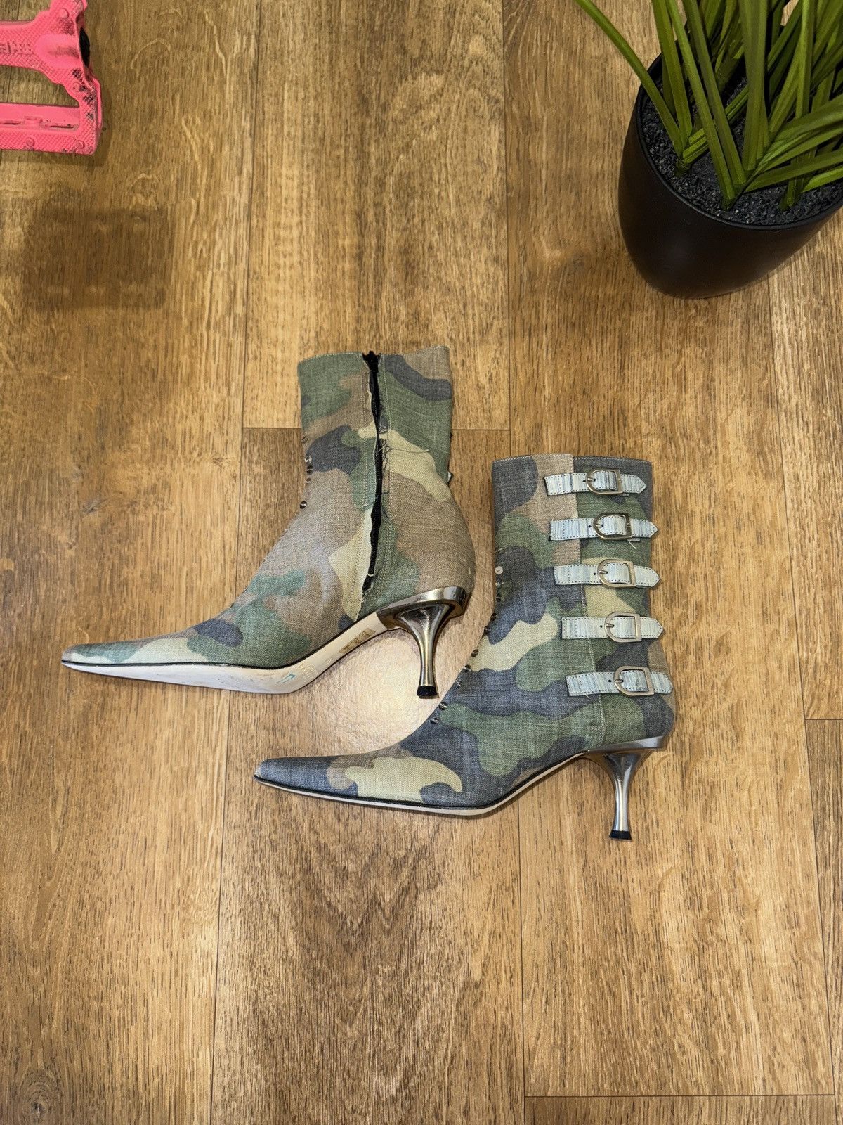 John Richmond JOHN RICHMOND MILITARY 2000s POINTED-TOE HEELS BOOTS Size US 6 / IT 36 - 3 Thumbnail