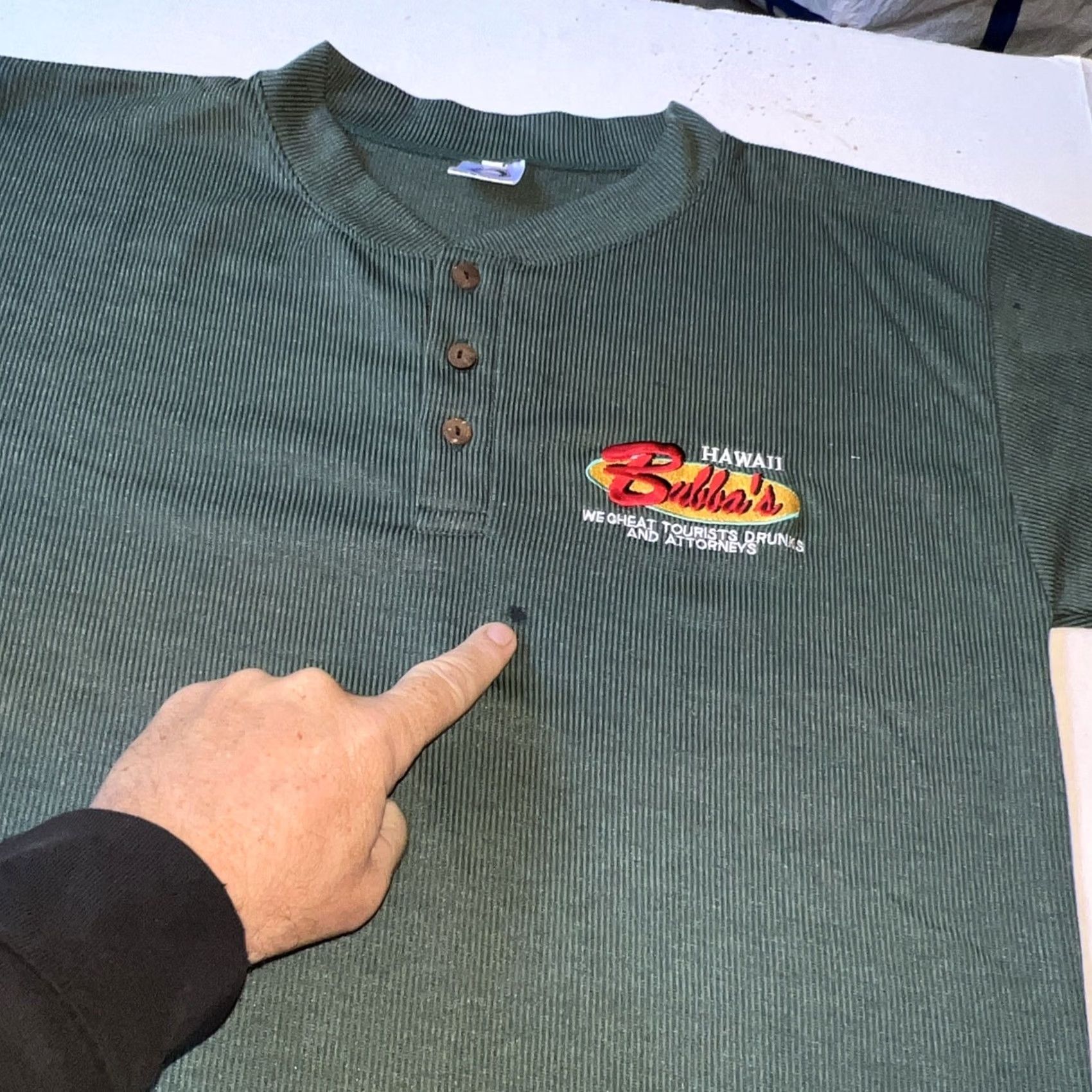 Vintage Bubba’s Hawaii We Cheat Tourists Drunks And Attorneys Henley Shirt Large Green Surfers Logo Graphic Print T-Shirt Men Rock 90s Theme Boys Mens Size US L / EU 52-54 / 3 - 5 Thumbnail