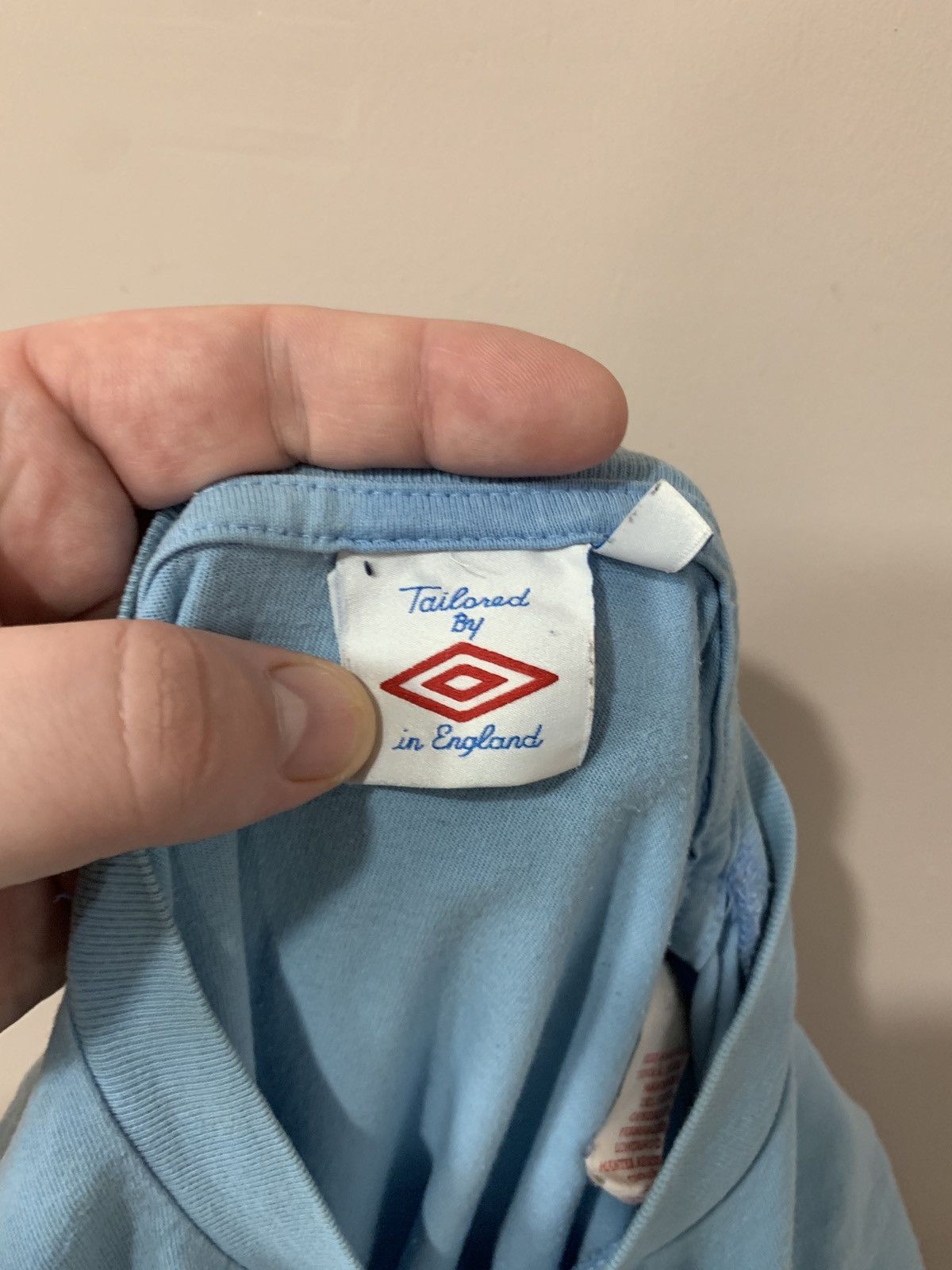 Umbro Manchester City 2011 Retro Football T Shirt Umbro Soccer L Size US L / EU 52-54 / 3 - 8 Thumbnail