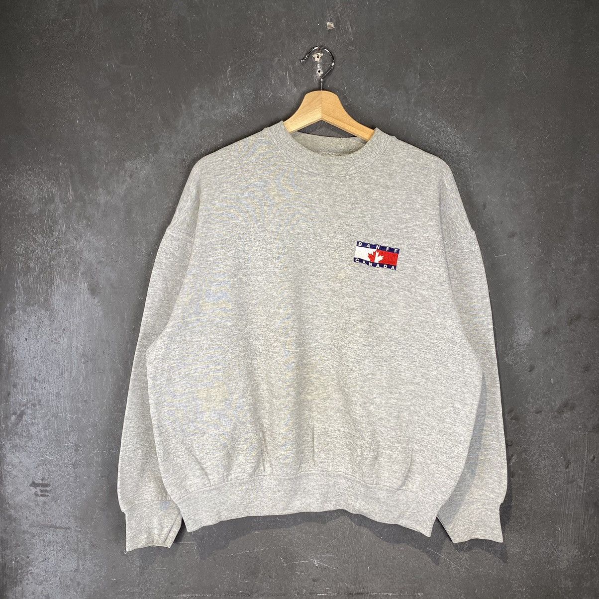 Vintage Late 90s Banff Canada on FOTL Tag Boxy Crewneck Size US L / EU 52-54 / 3 - 1 Thumbnail