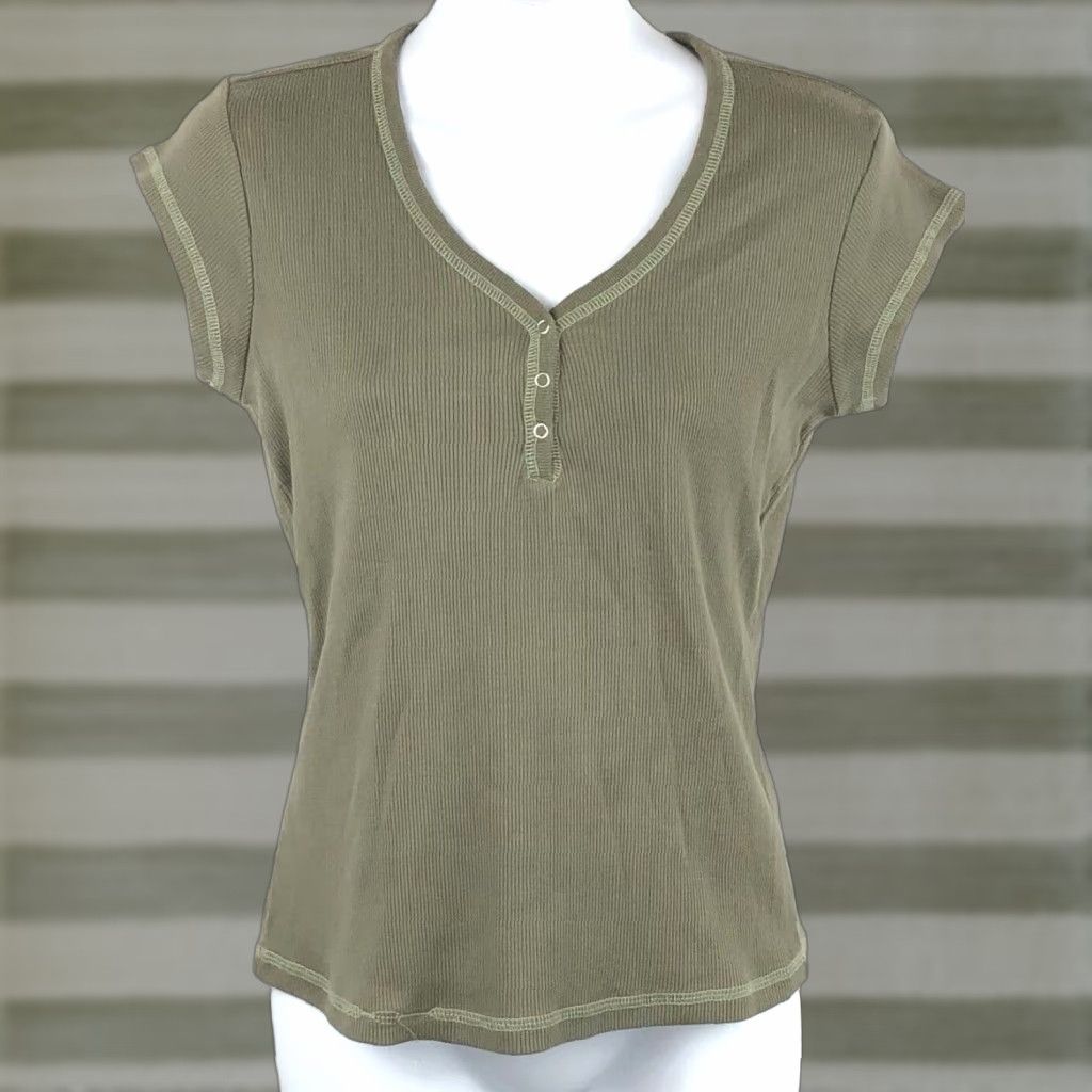 Vintage VINTAGE Fashion Bug T-Shirt M Olive Snap V-Neck Cap Sleeve Ribbed Knit Y2K Size M / US 6-8 / IT 42-44 - 1 Thumbnail