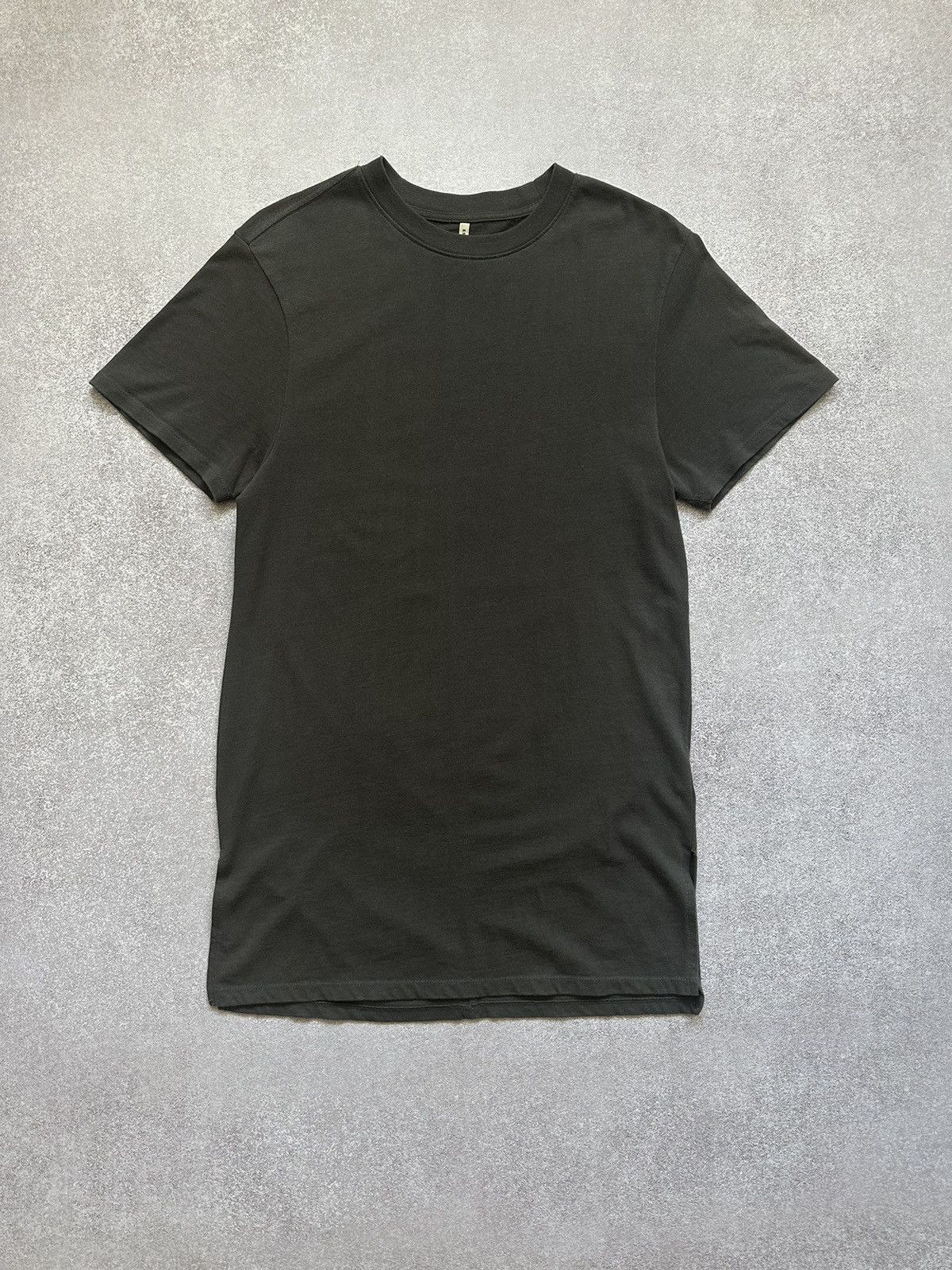 FOG × Fear of God Fear Of God FOG Elongated T-Shirt Size US S / EU 44-46 / 1 - 1 Thumbnail
